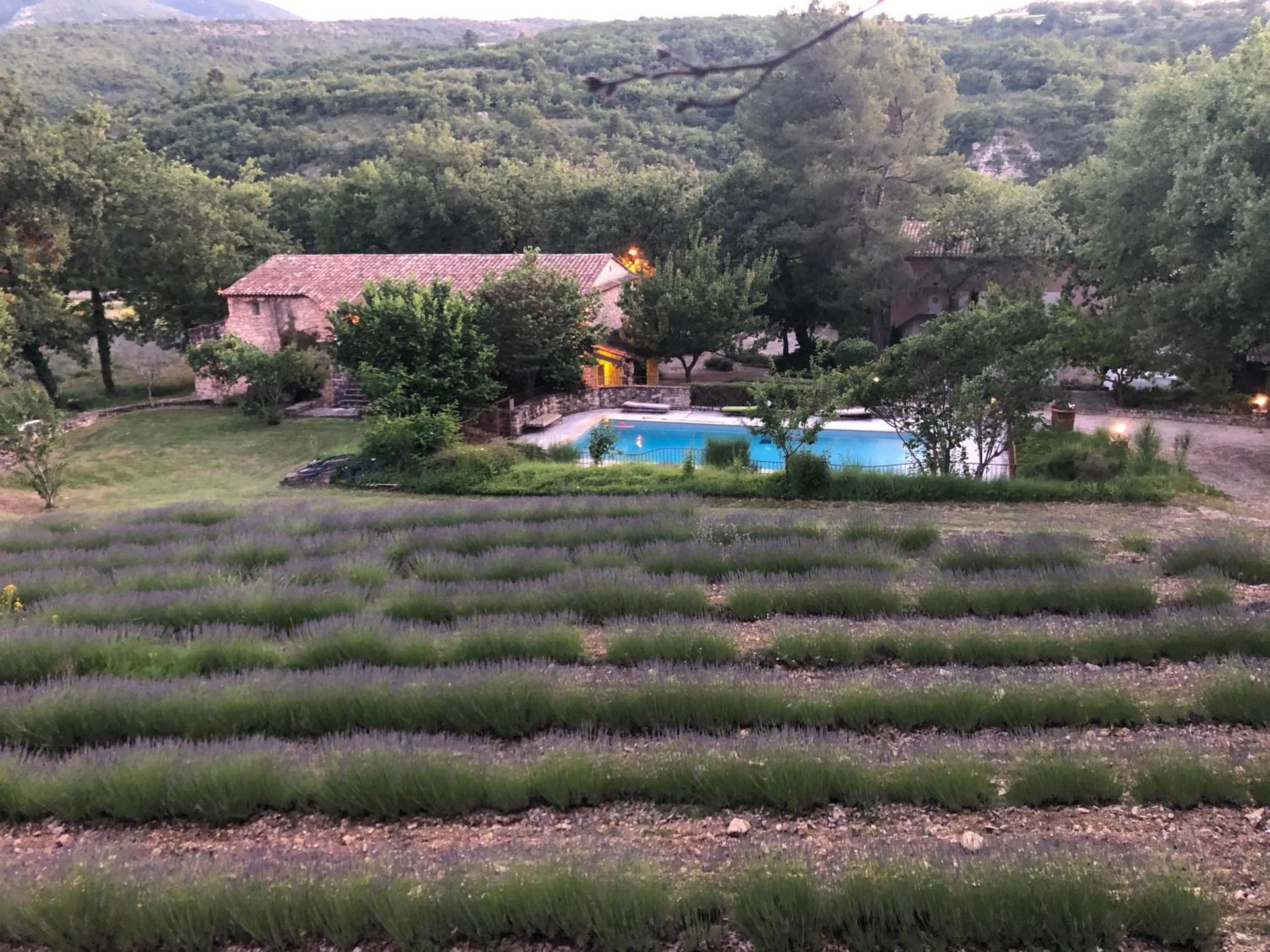 Lieu convivial pour un séminaire d'entreprise à Hôtel Lou Caleù restaurant le Rocher des Abeilles - Saint-Martin-de-Castillon - En savoir plus 