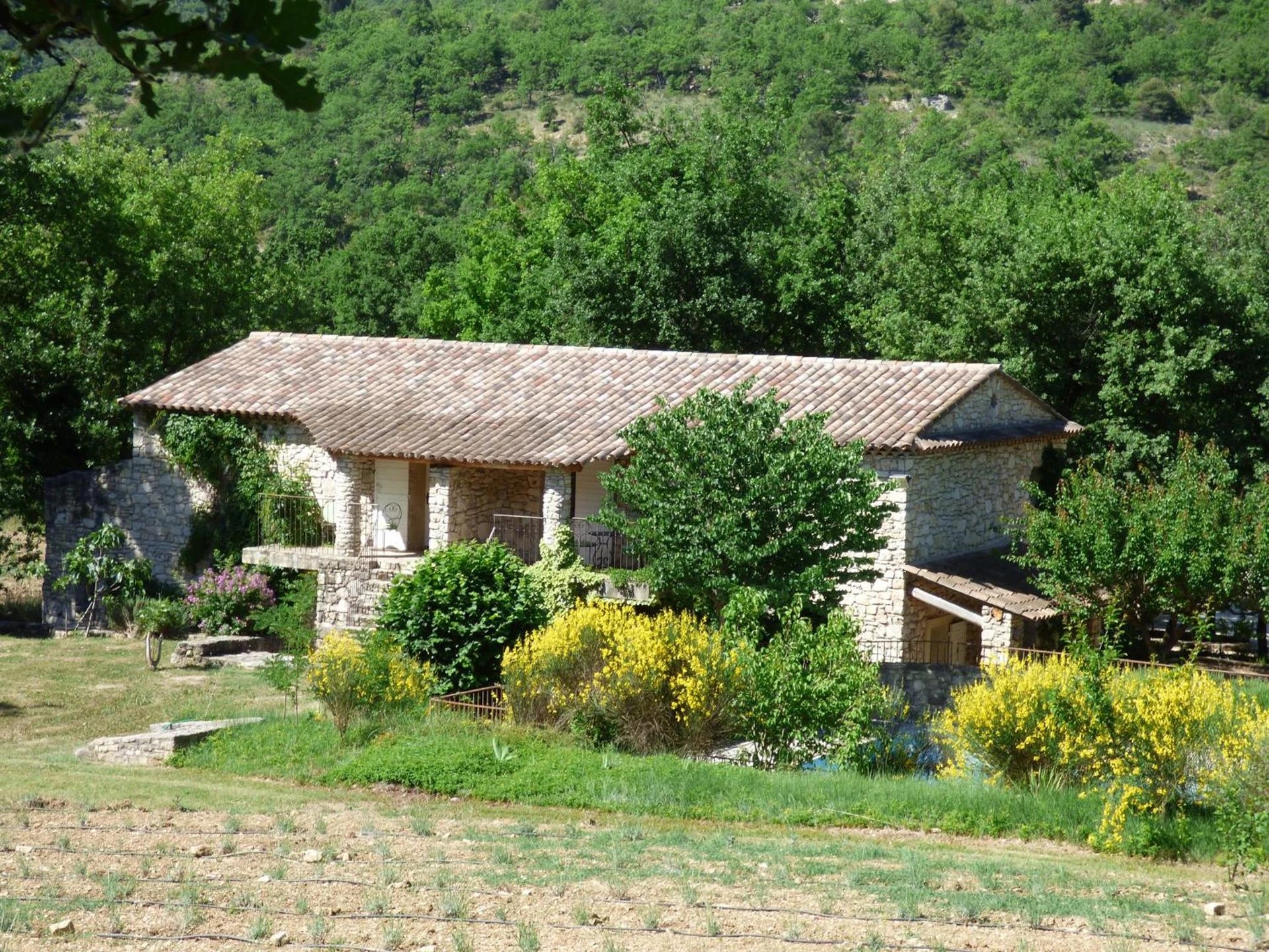 Chambre disponible pour un séminaire d'entreprise à Hôtel Lou Caleù restaurant le Rocher des Abeilles - Saint-Martin-de-Castillon