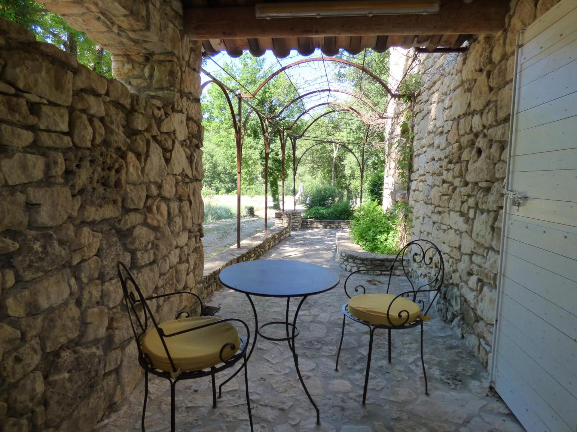 Chambre disponible pour un séminaire d'entreprise à Hôtel Lou Caleù restaurant le Rocher des Abeilles - Saint-Martin-de-Castillon