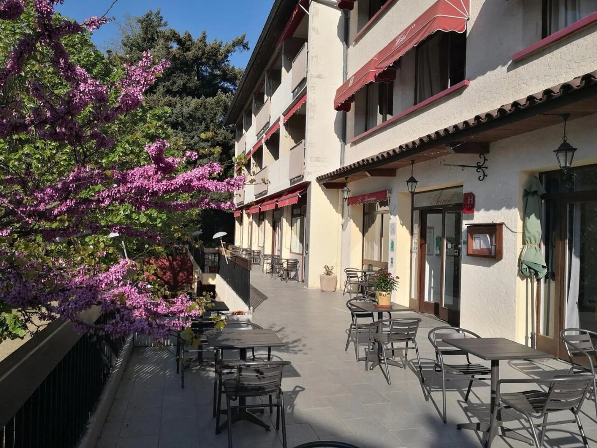 Salle de séminaire à Logis Hôtel-Restaurant Le Tanargue - Organiser un événement professionnel à Valgorge