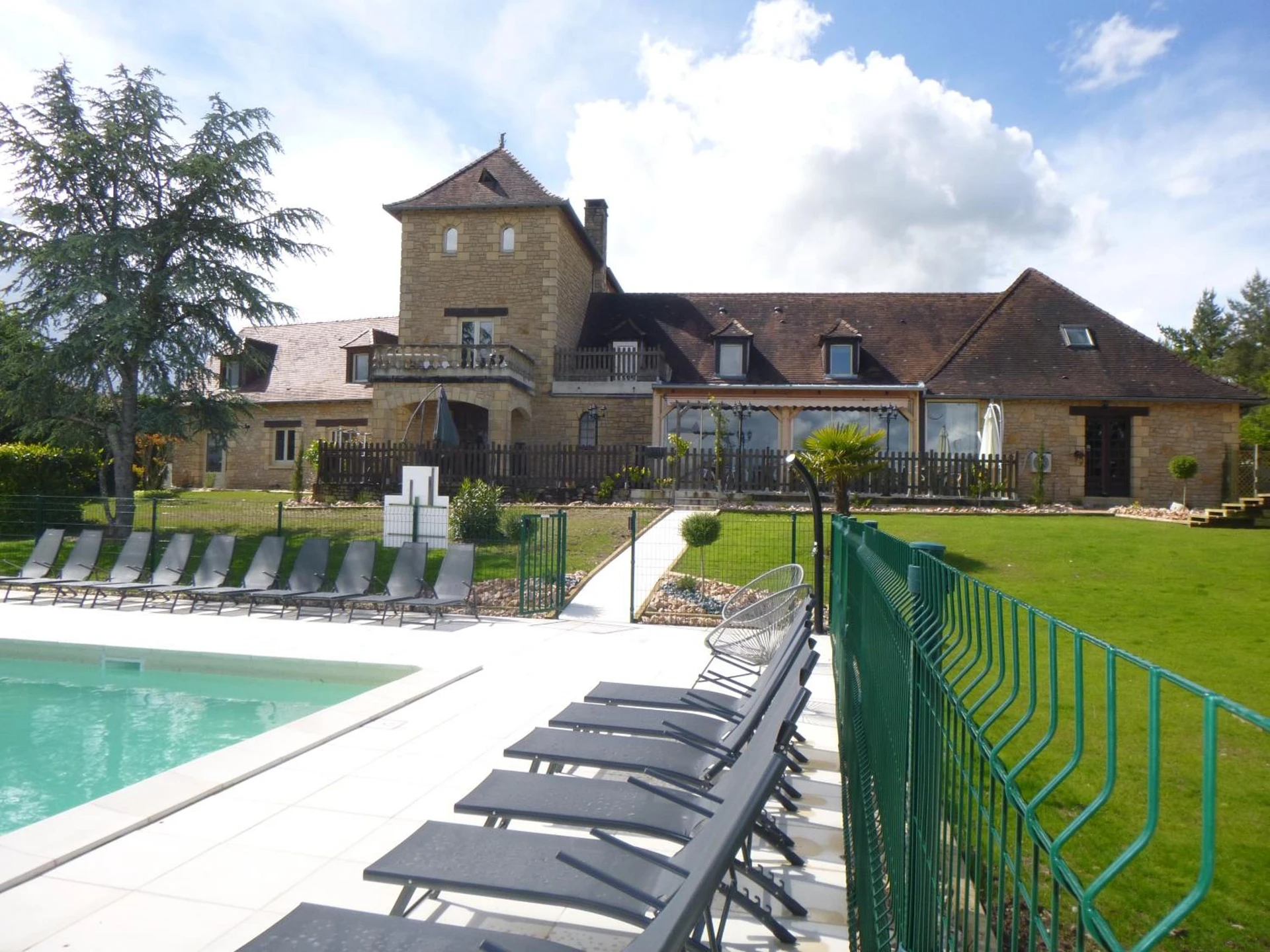 Salle de séminaire à Logis hotel-restaurant les collines 59 route des crêtes - Organiser un événement professionnel à Cublac
