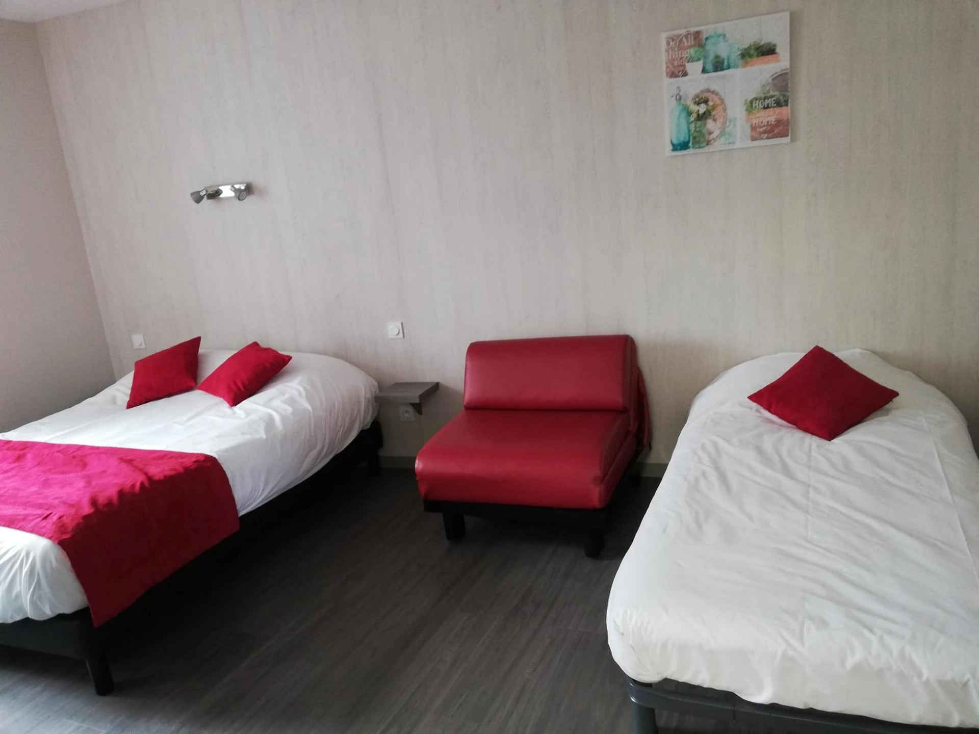 Chambre disponible pour un séminaire d'entreprise à Hôtel-restaurant Les Colonnades - Saint-Fulgent