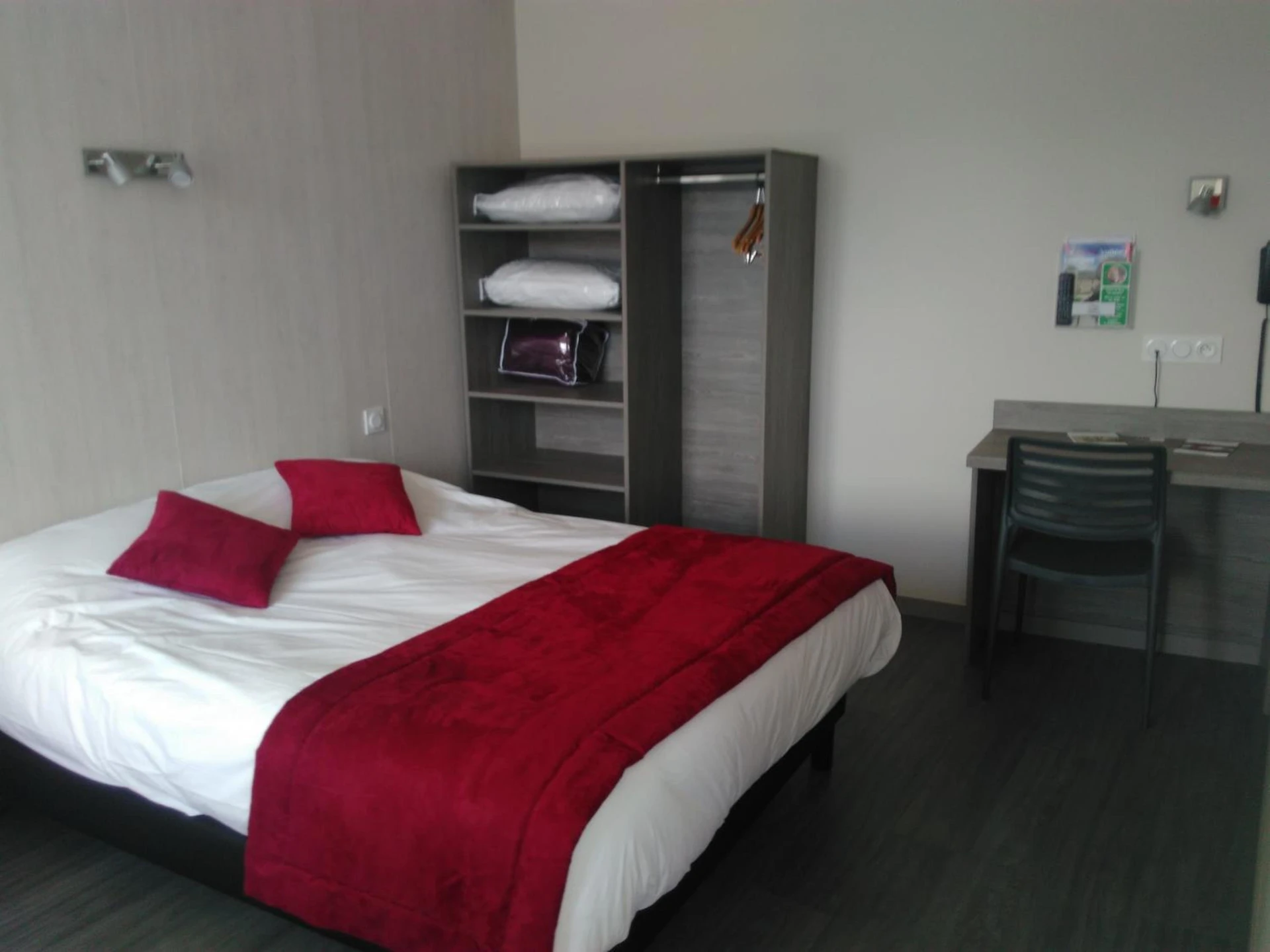 Chambre disponible pour un séminaire d'entreprise à Hôtel-restaurant Les Colonnades - Saint-Fulgent