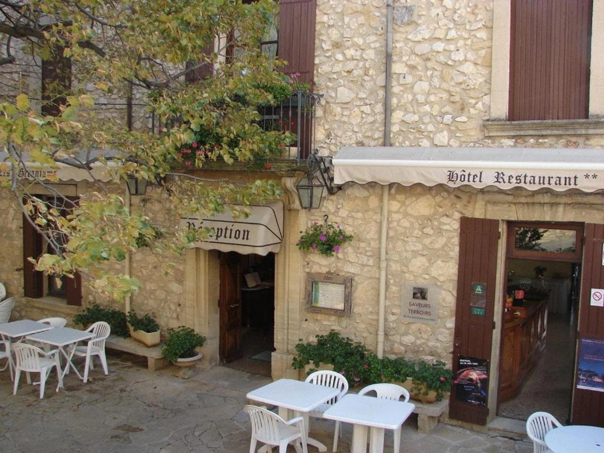Organiser un séminaire d'entreprise : Logis Hôtel Restaurant Les Géraniums à le-barroux