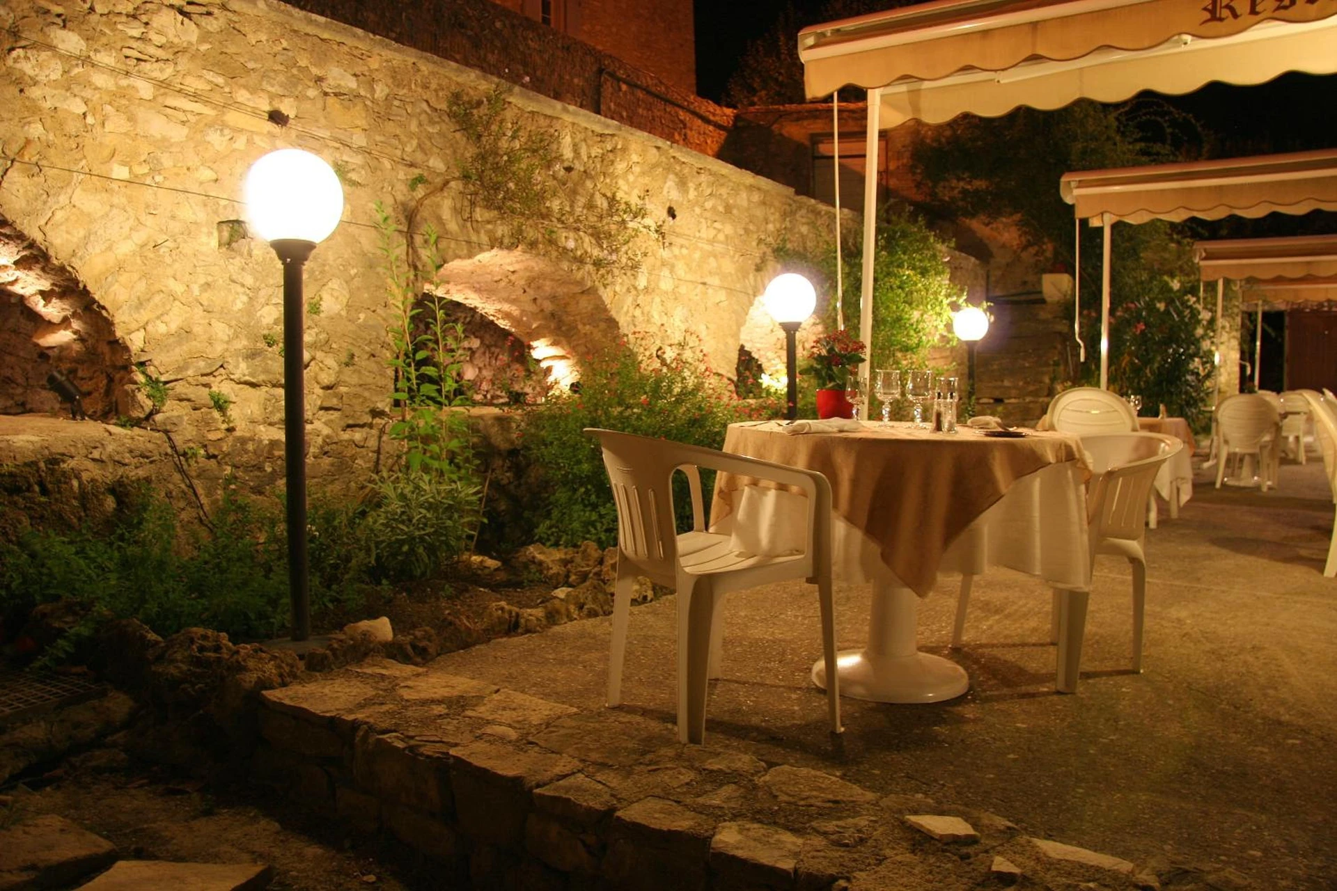 Organiser un séminaire d'entreprise : Logis Hôtel Restaurant Les Géraniums à le-barroux