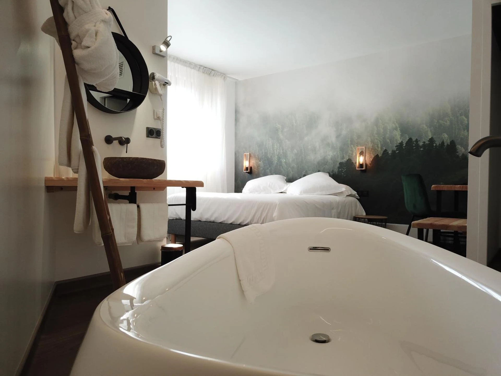 Magnifique chambre pour un séminaire d'entreprise à Hotel Restaurant Les Glycines - Vieille-Brioude