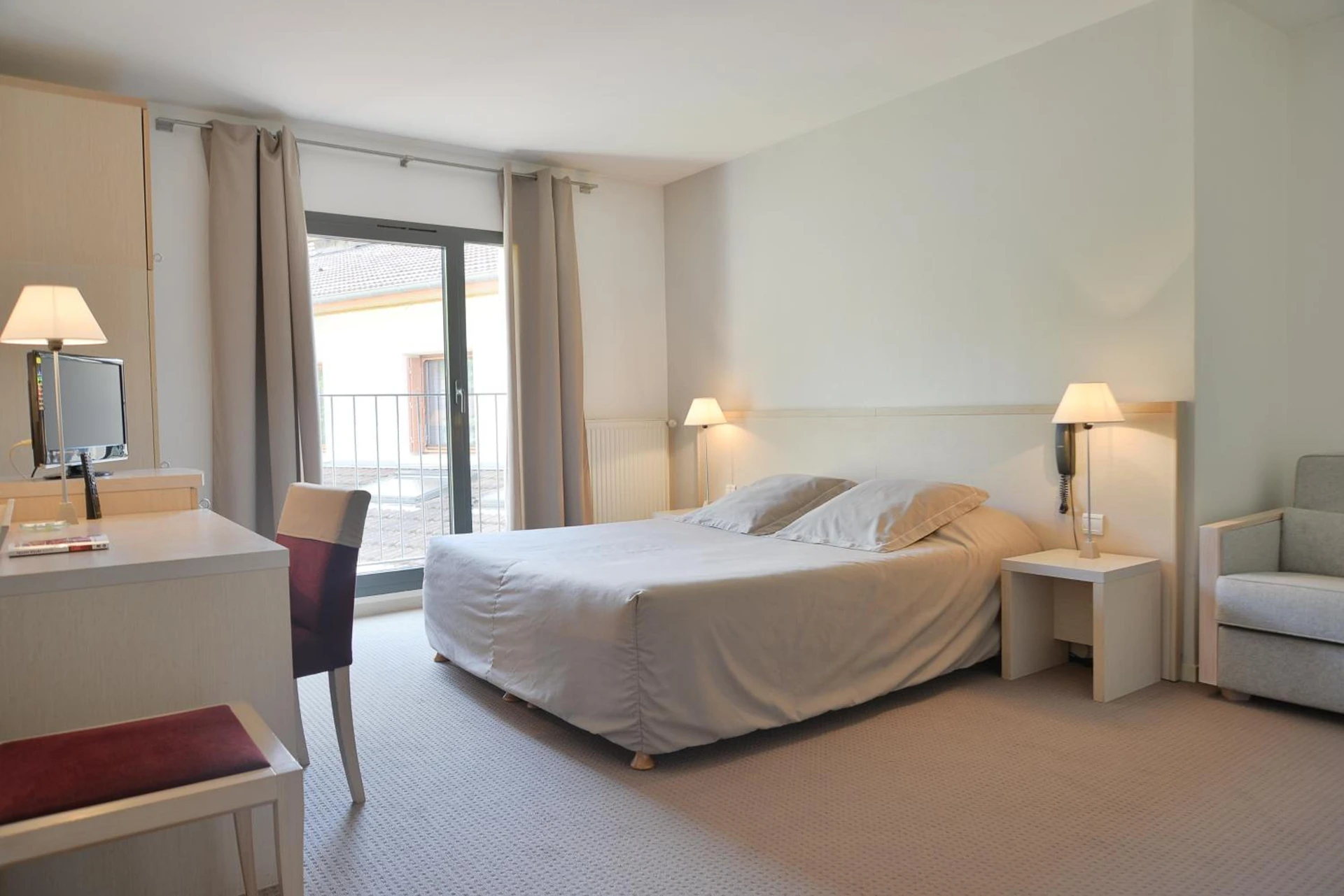 Chambre disponible pour un séminaire d'entreprise à Hotel Restaurant Rolland - Montagnieu