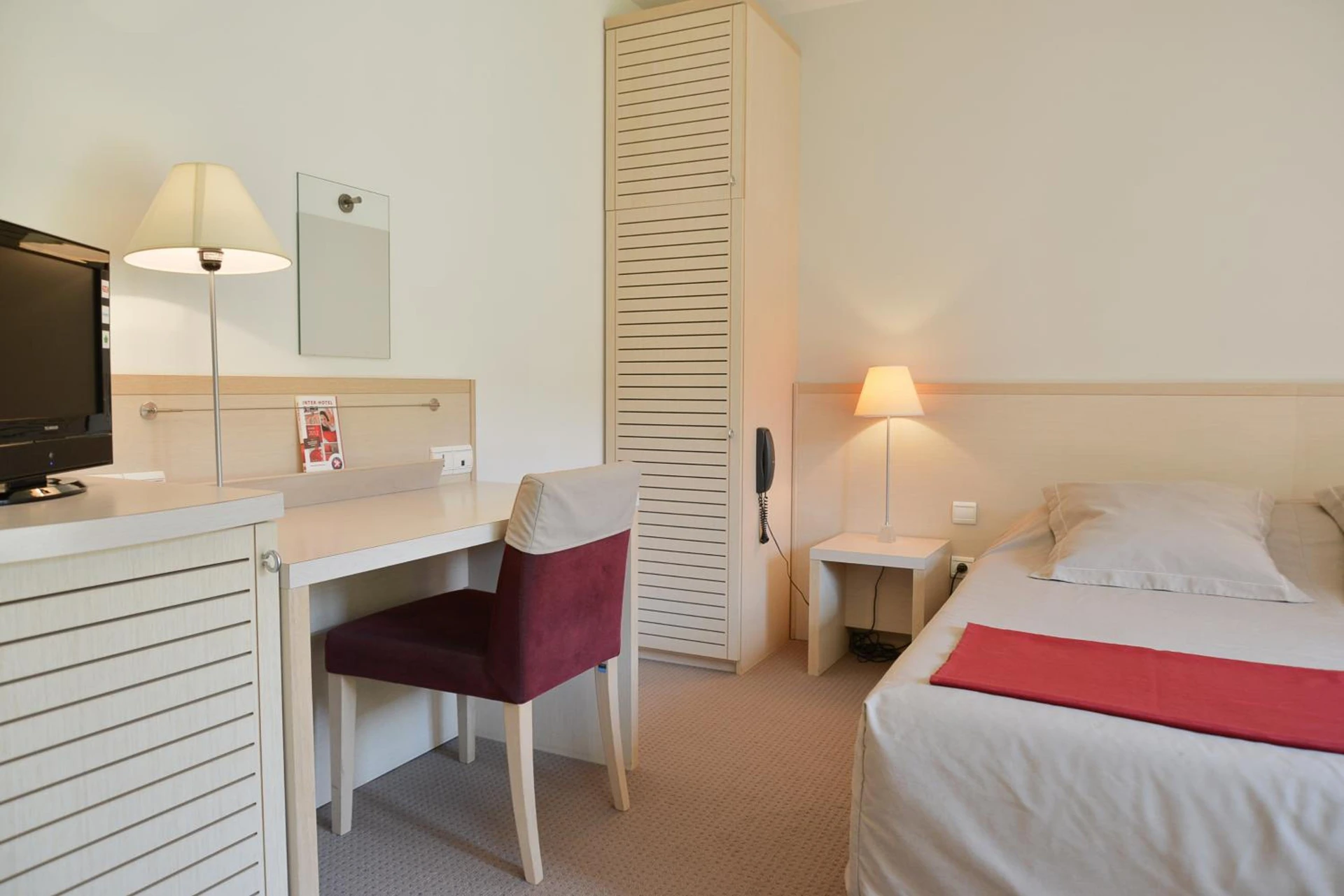 Chambre disponible pour un séminaire d'entreprise à Hotel Restaurant Rolland - Montagnieu