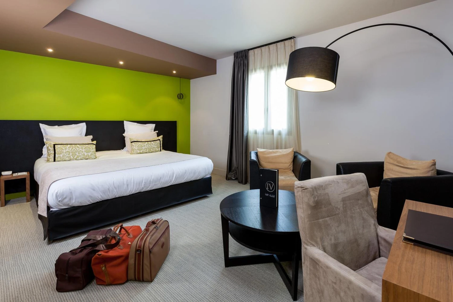 Magnifique chambre pour un séminaire d'entreprise à Hotel Restaurant Spa Ivan Vautier - Caen