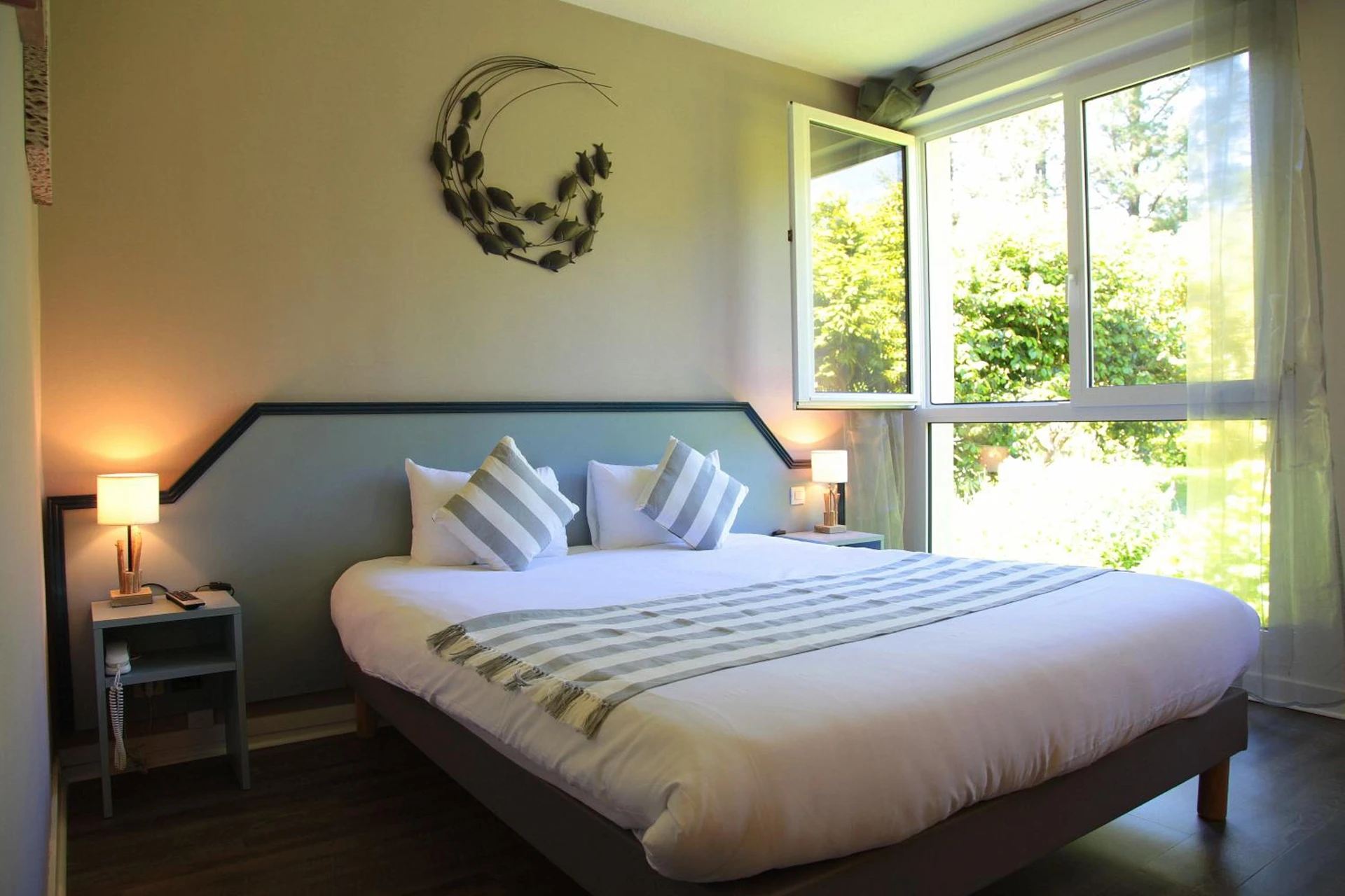 Chambre disponible pour un séminaire d'entreprise à Latitude Ouest Hotel Restaurant & Spa - Locronan