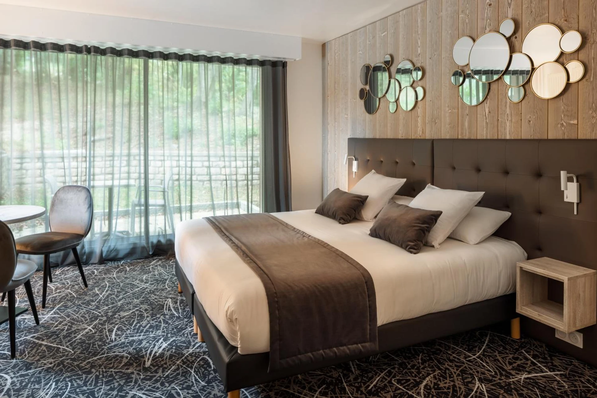 Chambre disponible pour un séminaire d'entreprise à Logis Hôtel Parenthèse, Restaurant & Spa - Chille