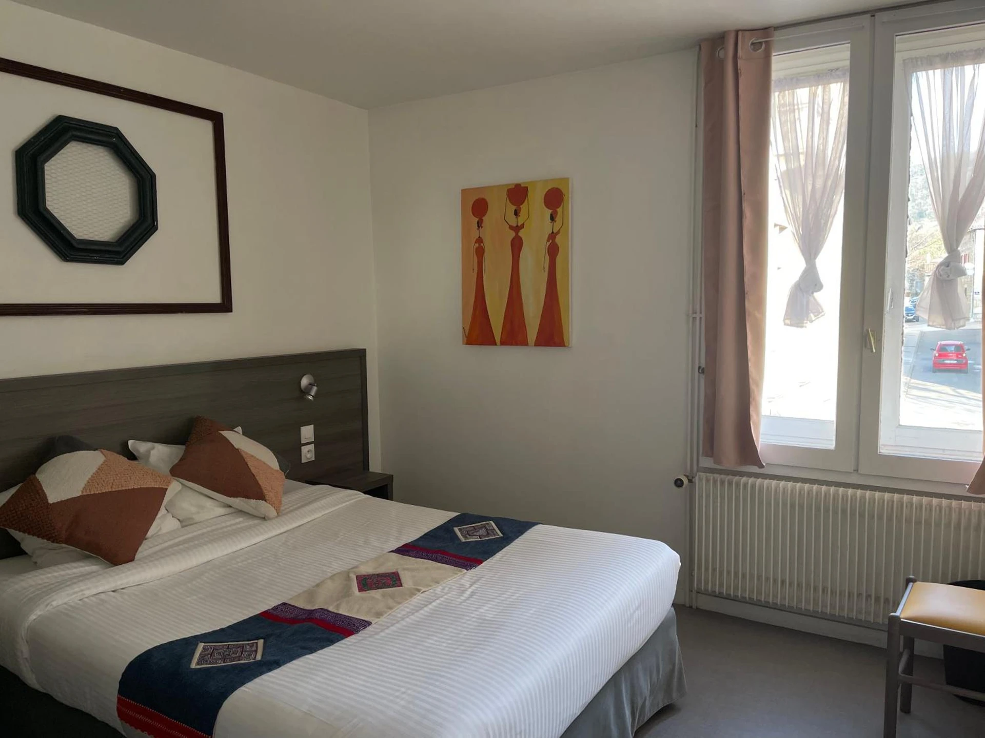 Chambre disponible pour un séminaire d'entreprise à Logis Hôtel Restaurant Vuillot - Cuiseaux