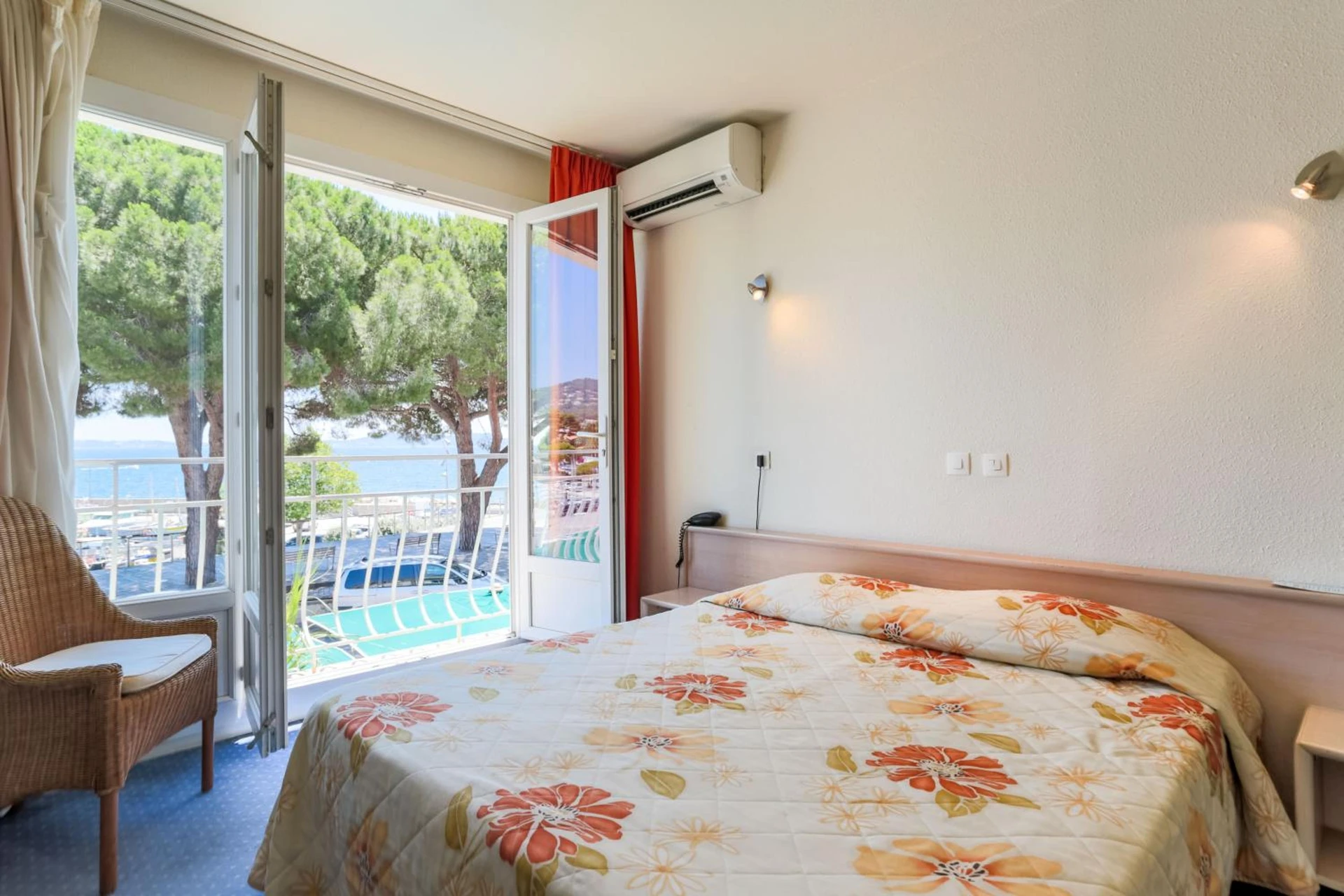 Chambre disponible pour un séminaire d'entreprise à Hôtel Le Richiardi - Carqueiranne