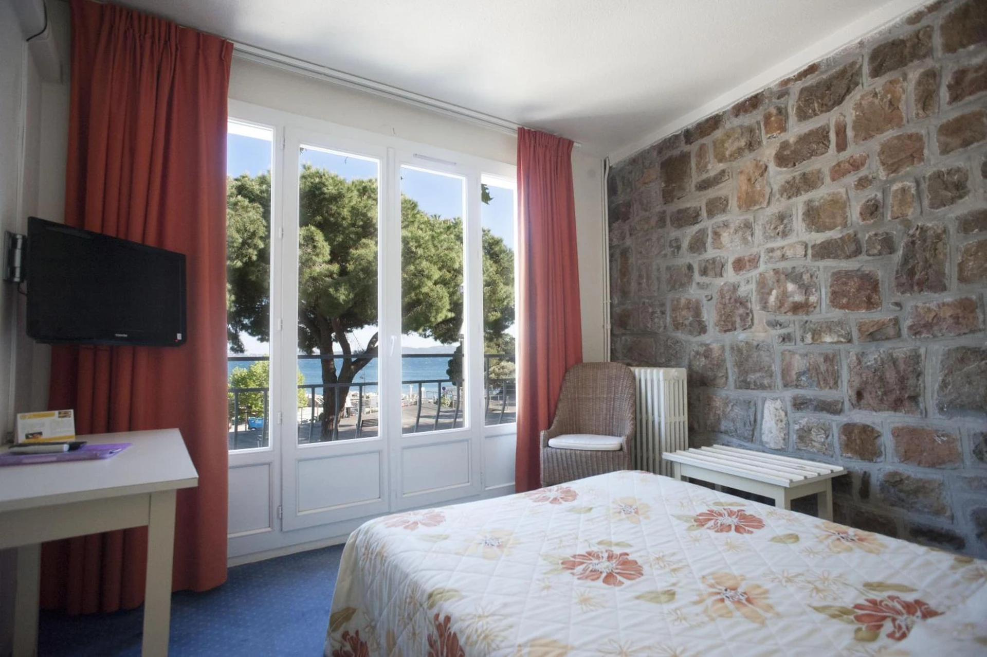 Chambre disponible pour un séminaire d'entreprise à Hôtel Le Richiardi - Carqueiranne
