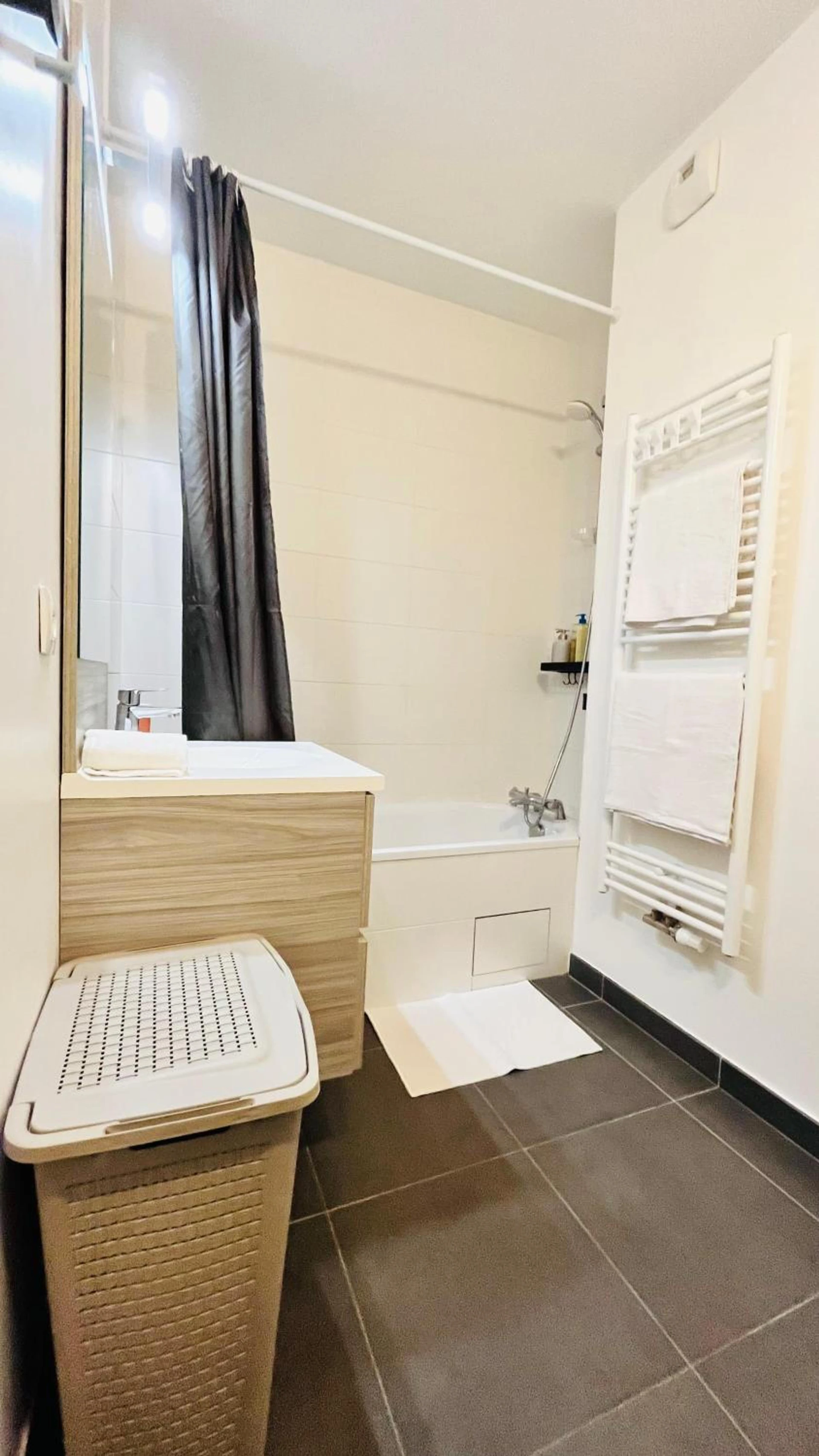 Organiser un séminaire d'entreprise : Riviera Suite - Spacieux T3 - 5 min du métro- Paris centre à 10min à paris-17e-arrondissement