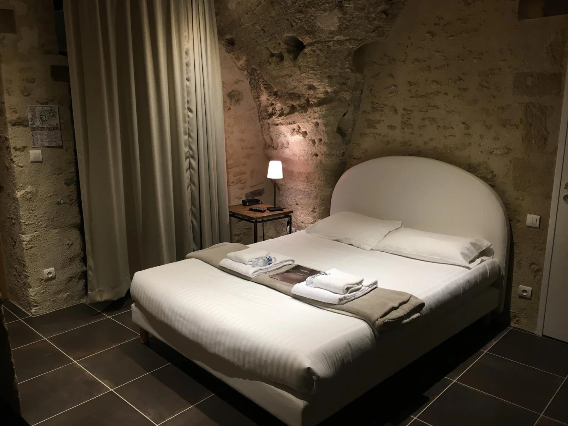 Chambre disponible pour un séminaire d'entreprise à Rocaminori Hôtel - Louresse-Rochemenier