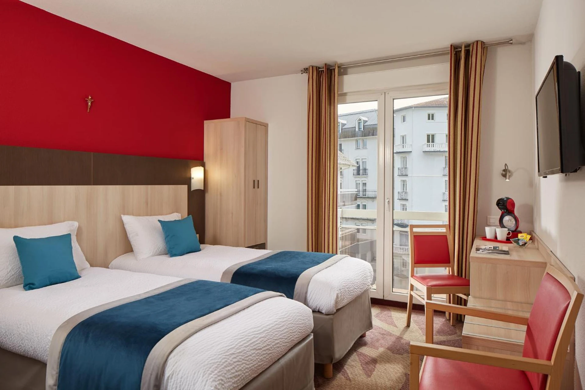 Magnifique chambre pour un séminaire d'entreprise à Hôtel Roissy - Lourdes