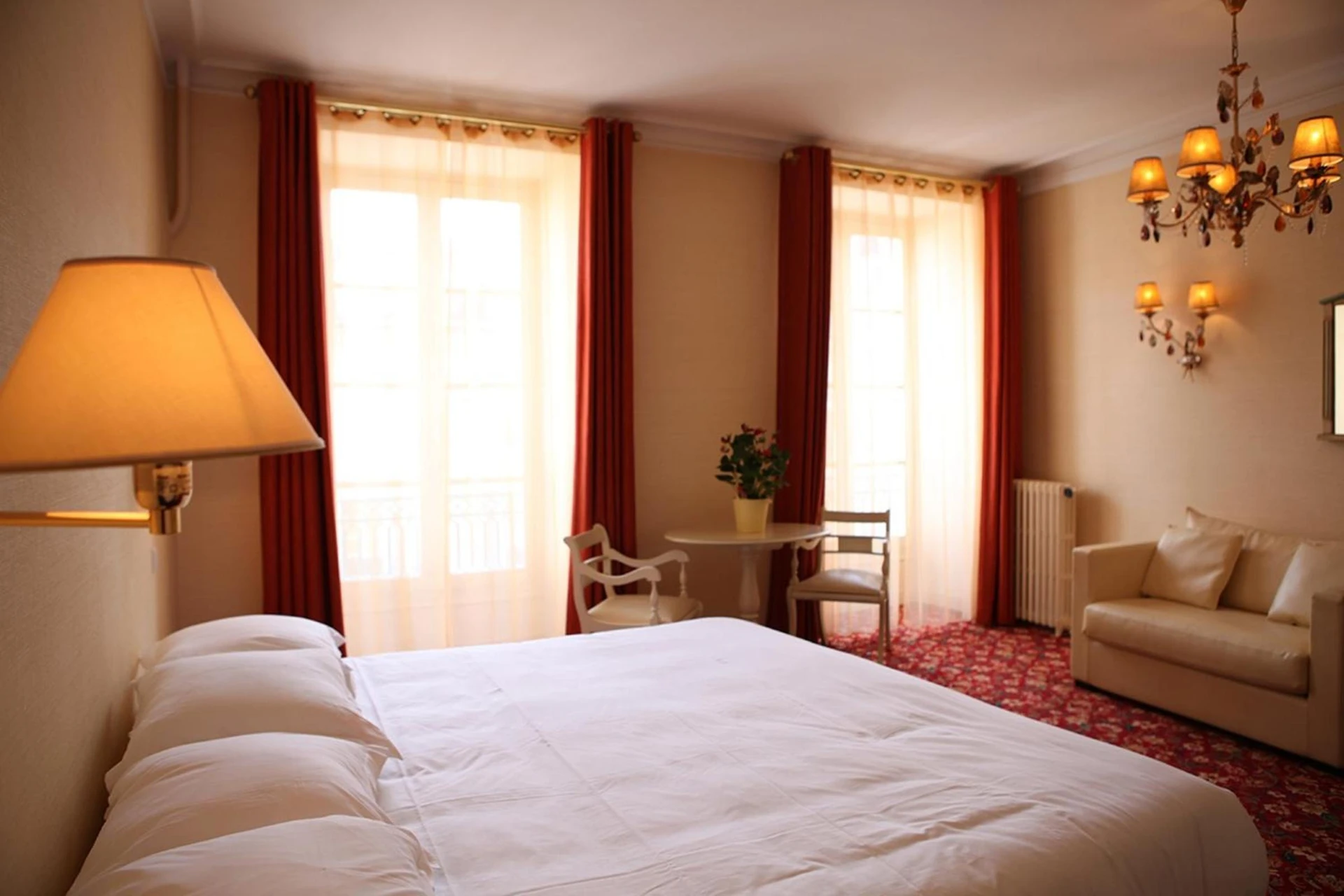 Chambre disponible pour un séminaire d'entreprise à Hôtel Le Roncevaux - Pau