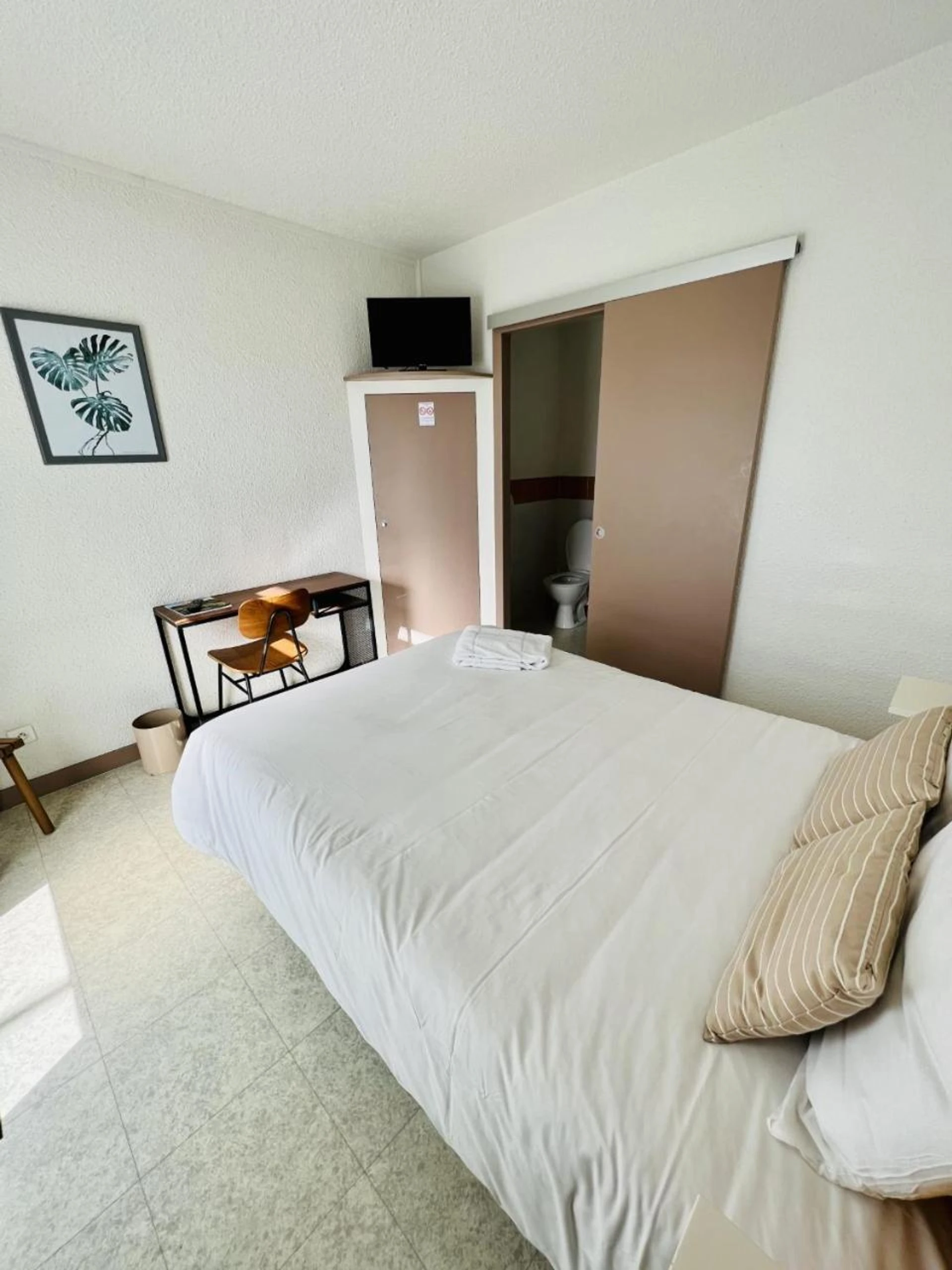 Chambre disponible pour un séminaire d'entreprise à Hôtel Rose des Vents - Baix