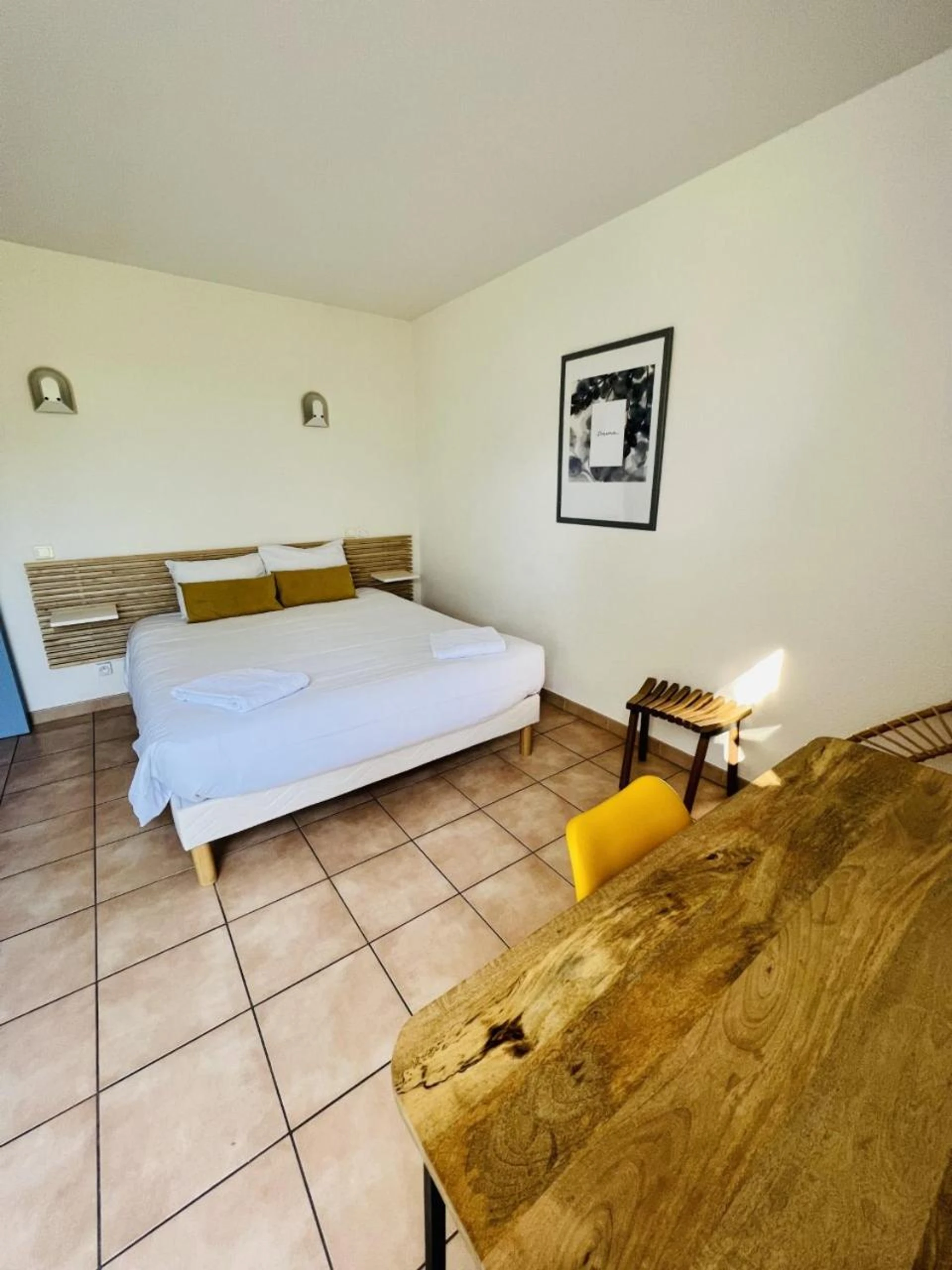 Chambre disponible pour un séminaire d'entreprise à Hôtel Rose des Vents - Baix