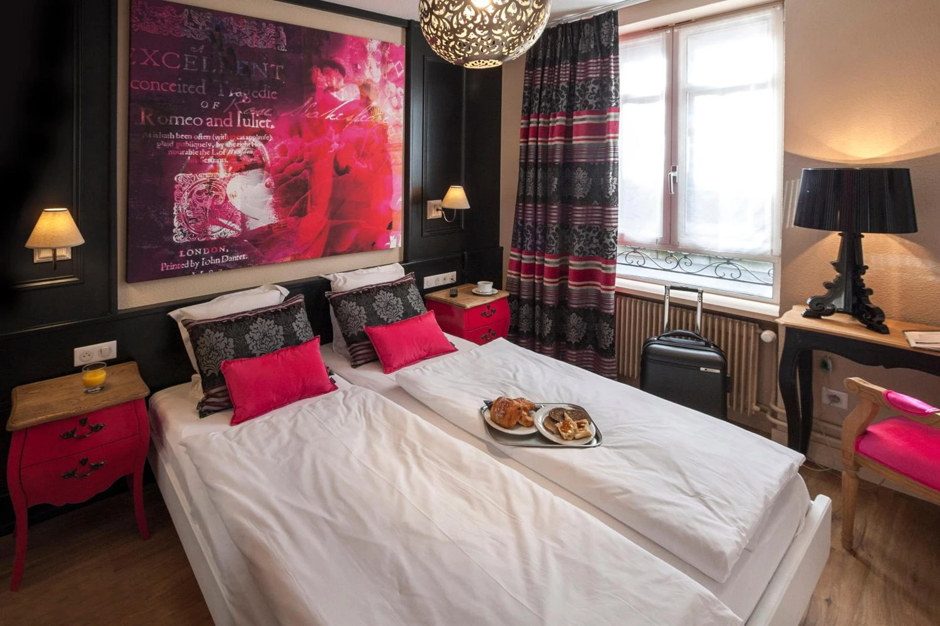 Magnifique chambre pour un séminaire d'entreprise à Hotel Roses - Strasbourg