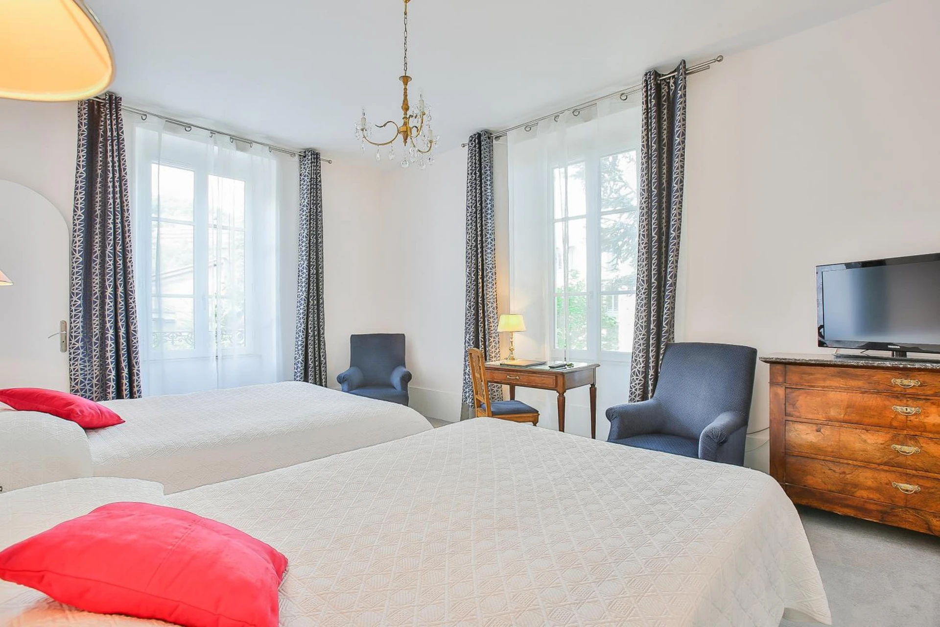 Chambre disponible pour un séminaire d'entreprise à Hotel Royal Saint-Mart - Royat