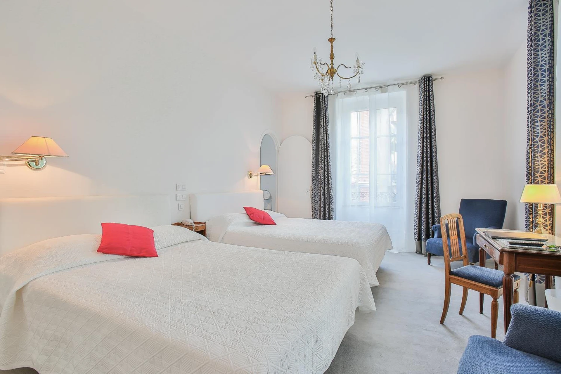 Chambre disponible pour un séminaire d'entreprise à Hotel Royal Saint-Mart - Royat