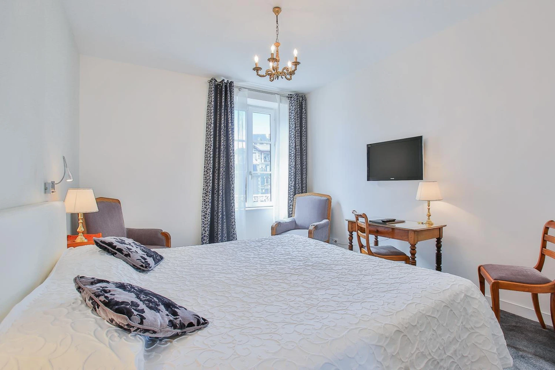 Chambre disponible pour un séminaire d'entreprise à Hotel Royal Saint-Mart - Royat