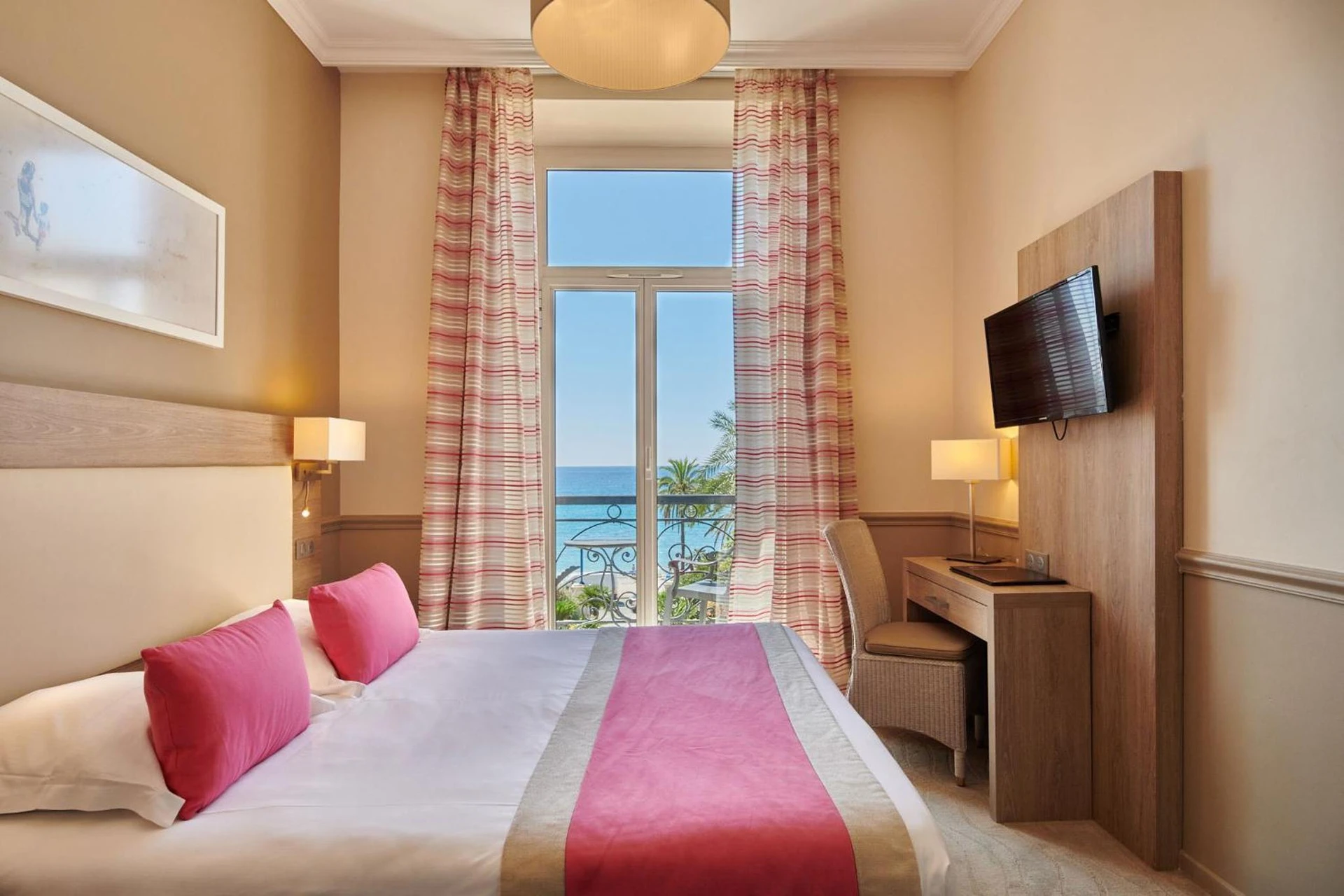 Chambre disponible pour un séminaire d'entreprise à Hôtel Vacances Bleues Royal Westminster - Menton