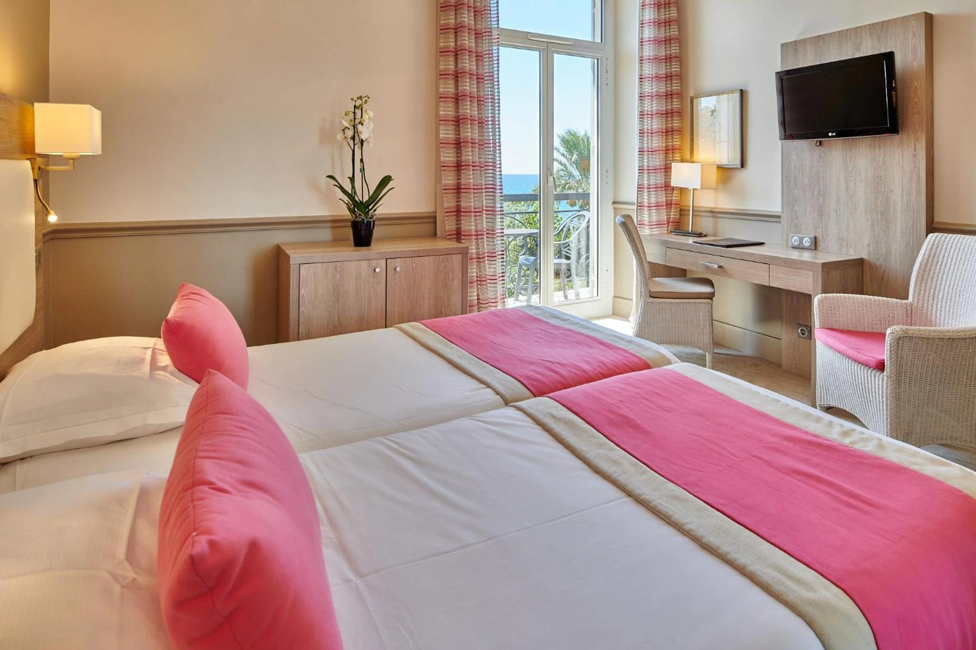 Magnifique chambre pour un séminaire d'entreprise à Hôtel Vacances Bleues Royal Westminster - Menton