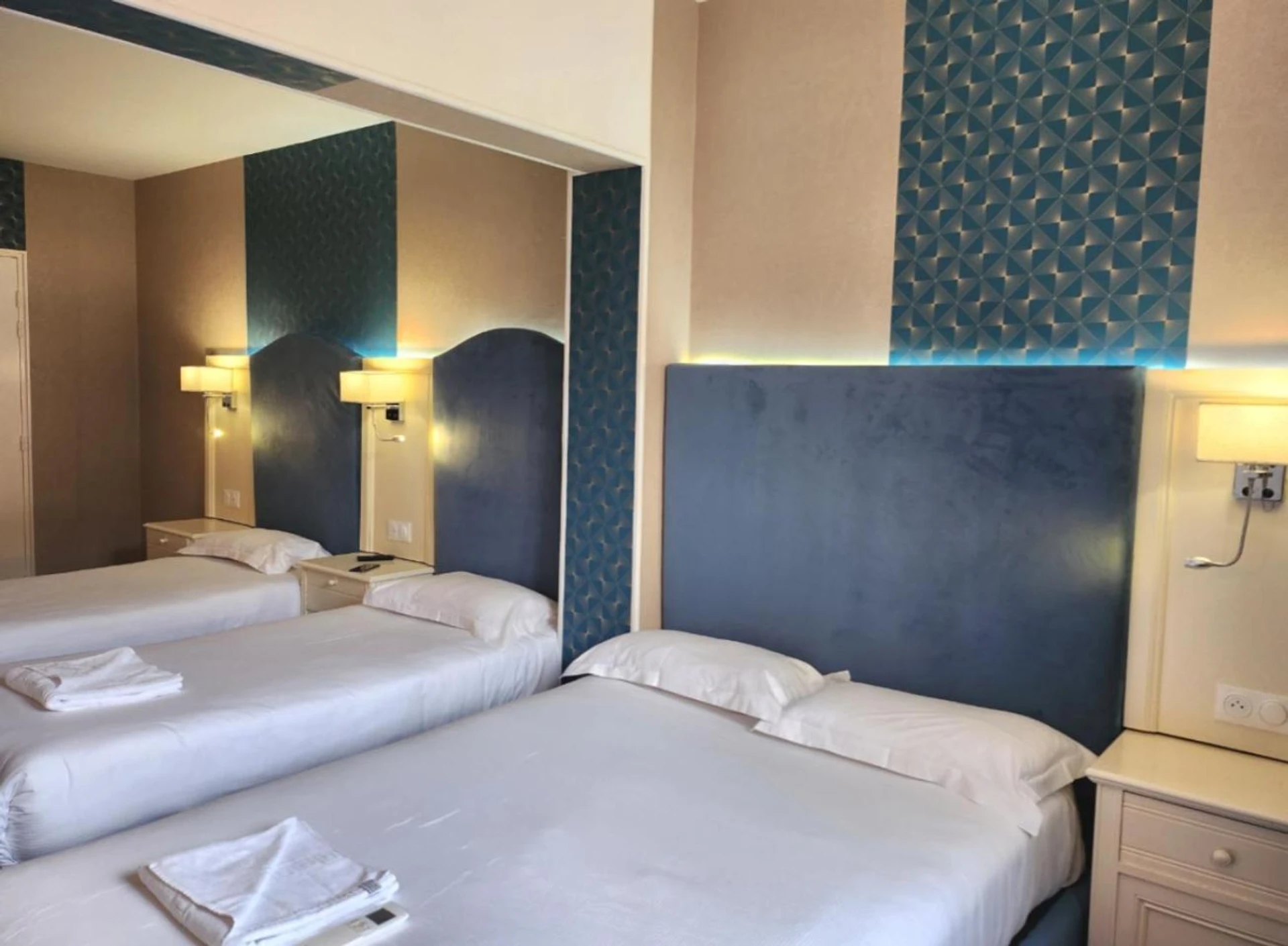 Magnifique chambre pour un séminaire d'entreprise à HOTEL ROYAL Paris Ivry - Ivry-sur-Seine