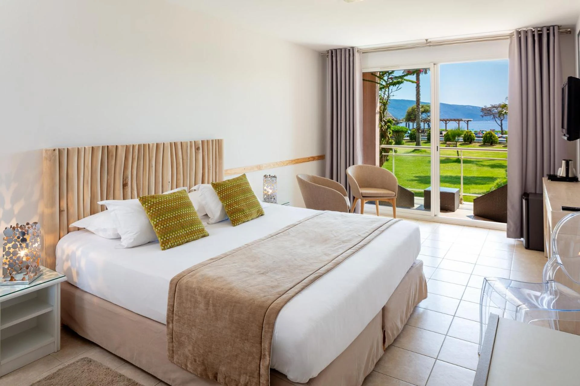 Magnifique chambre pour un séminaire d'entreprise à Hotel Le Ruesco - Olmeto