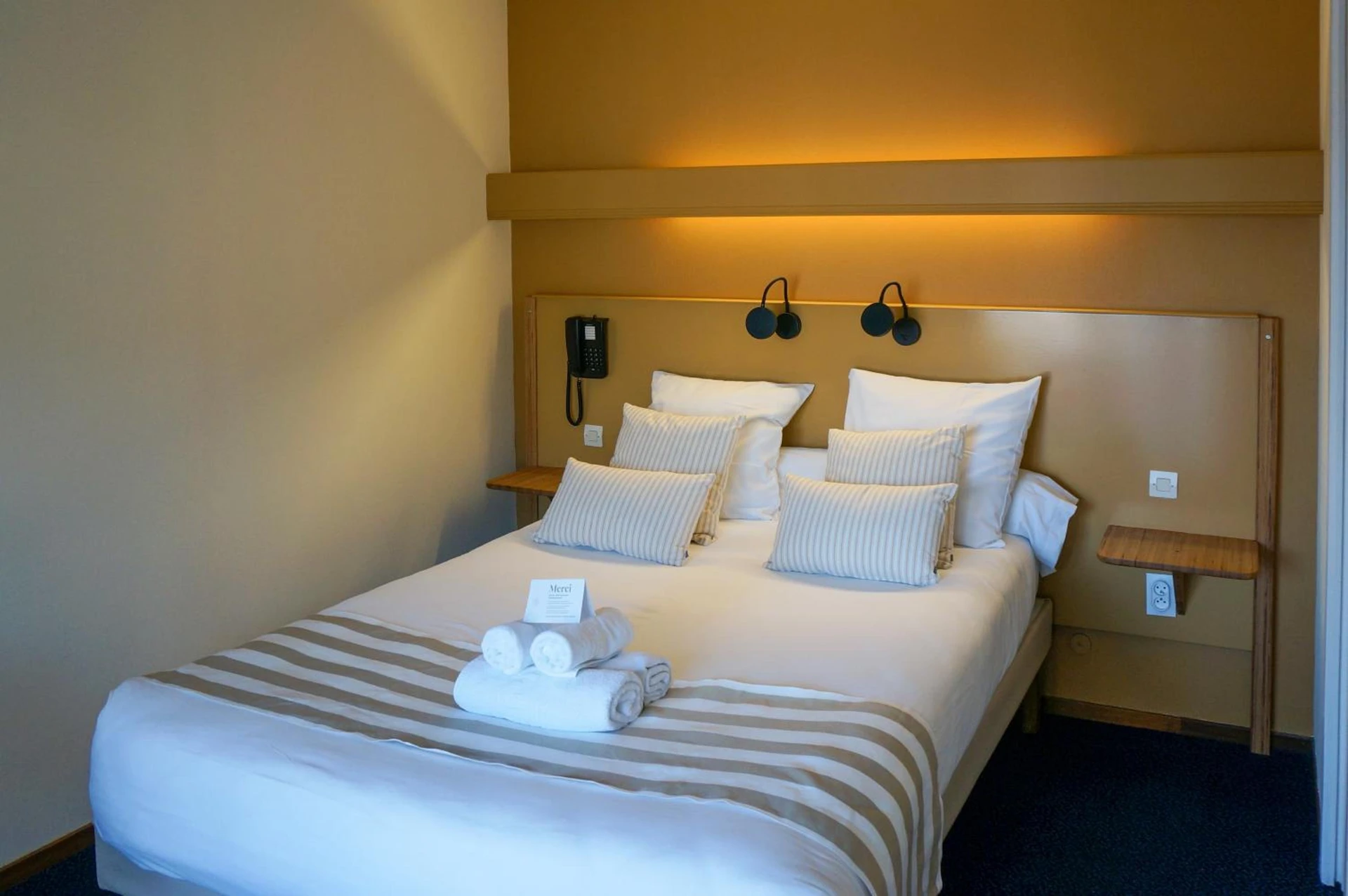 Chambre disponible pour un séminaire d'entreprise à Hotel bar Saint Christophe - Le Tilleul