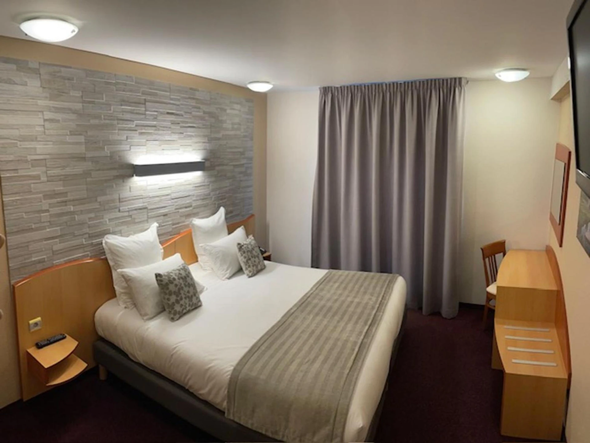 Chambre disponible pour un séminaire d'entreprise à Hôtel Saint Georges - Lourdes
