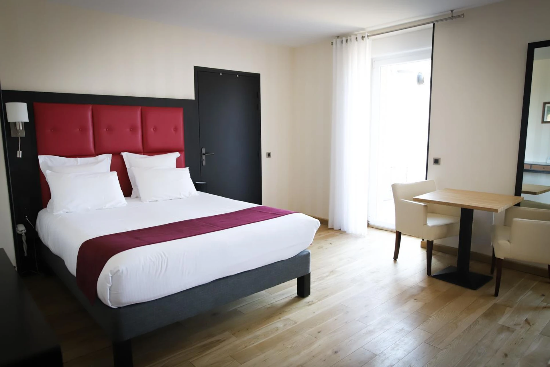 Chambre disponible pour un séminaire d'entreprise à Logis Hôtel Saint Guirec Et De La Plage - Perros-Guirec