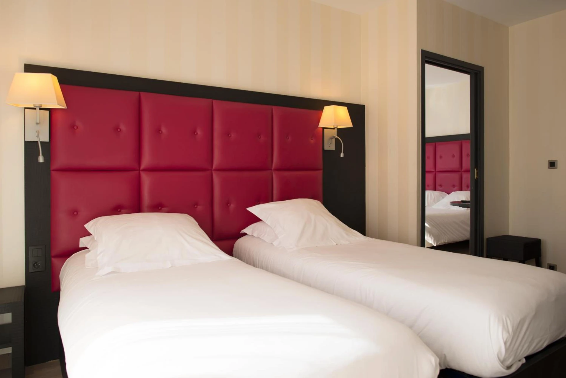 Magnifique chambre pour un séminaire d'entreprise à Logis Hôtel Saint Guirec Et De La Plage - Perros-Guirec