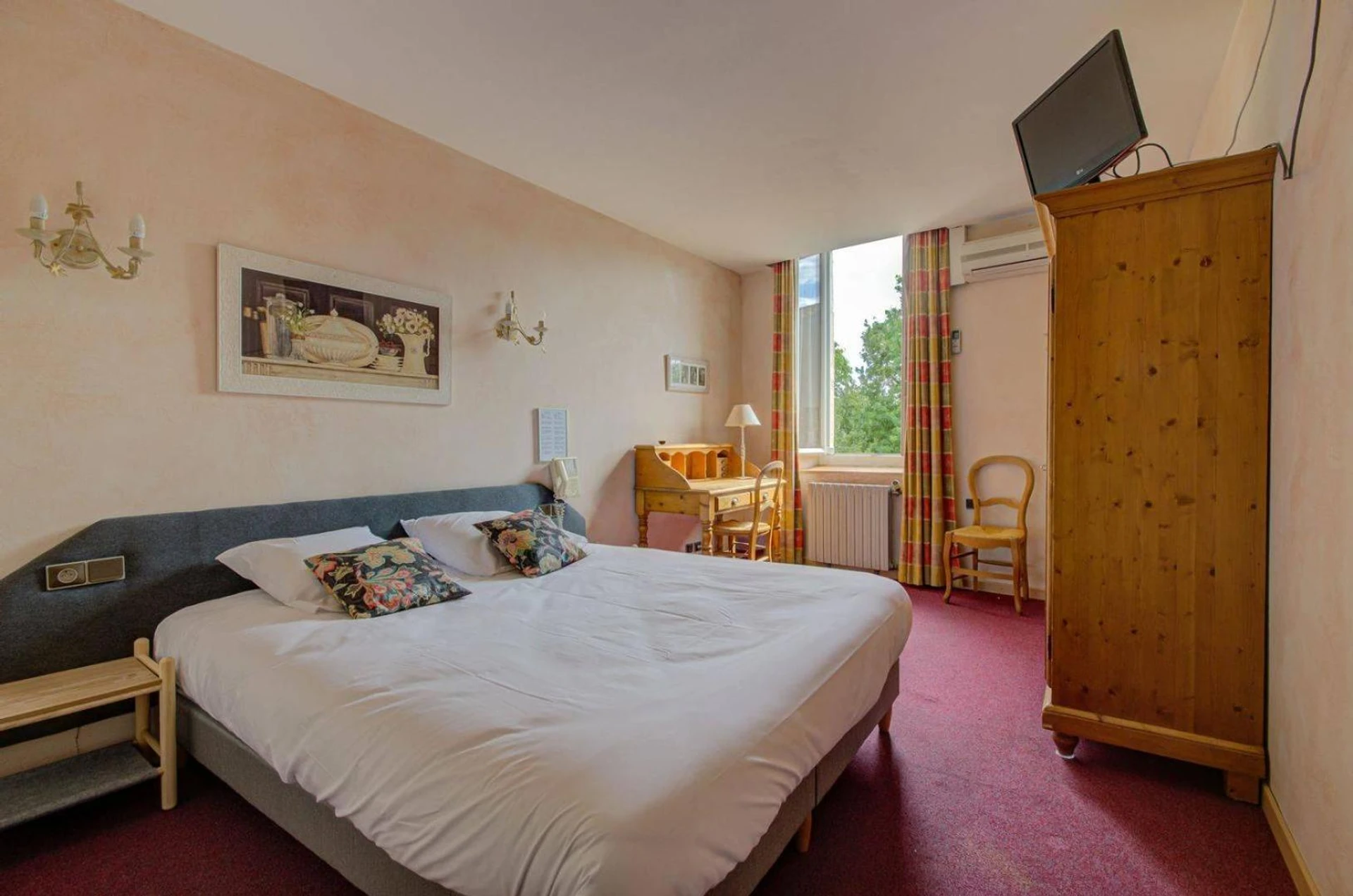 Magnifique chambre pour un séminaire d'entreprise à Hôtel Saint Jean - Orange