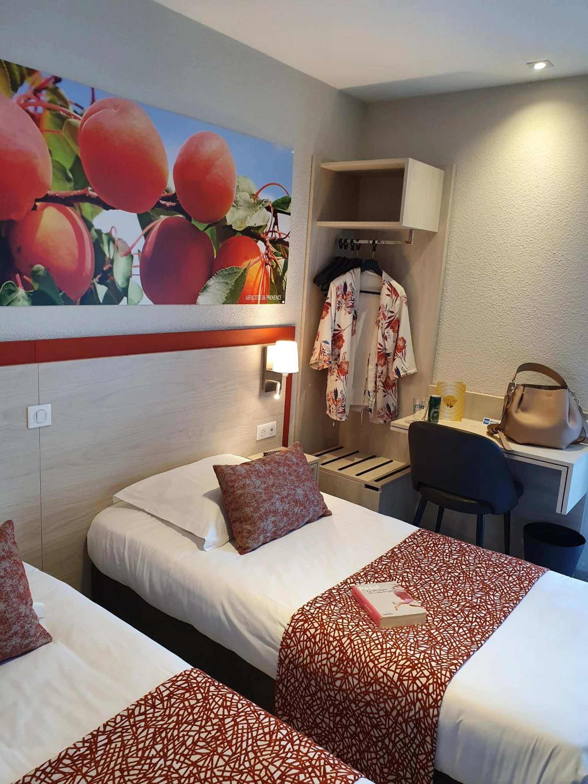 Chambre disponible pour un séminaire d'entreprise à Hôtel Saint Louis - Le Thor
