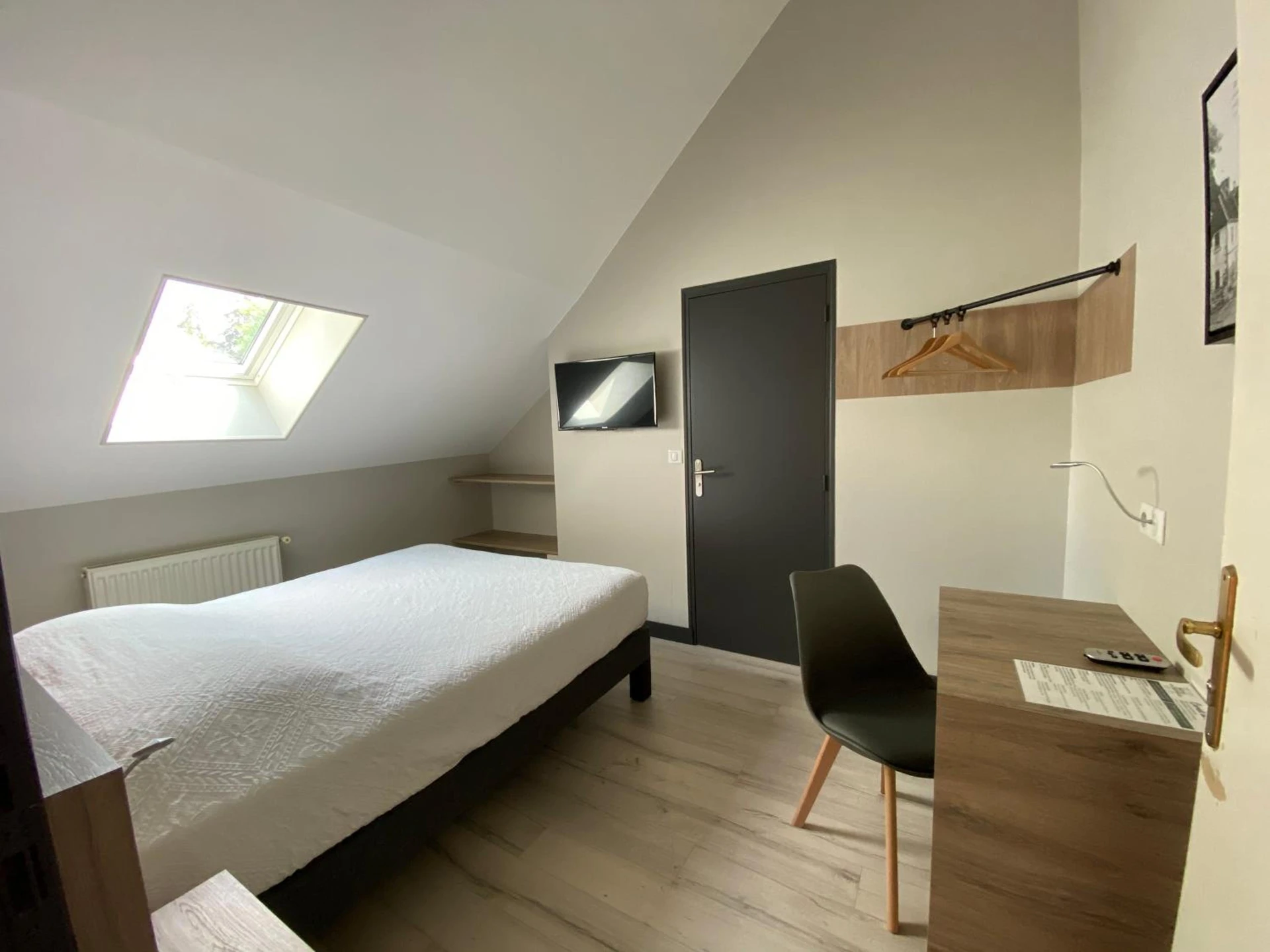 Magnifique chambre pour un séminaire d'entreprise à LOGIS - Hôtel & Restaurant Saint Nicolas - Chaumont-en-Vexin