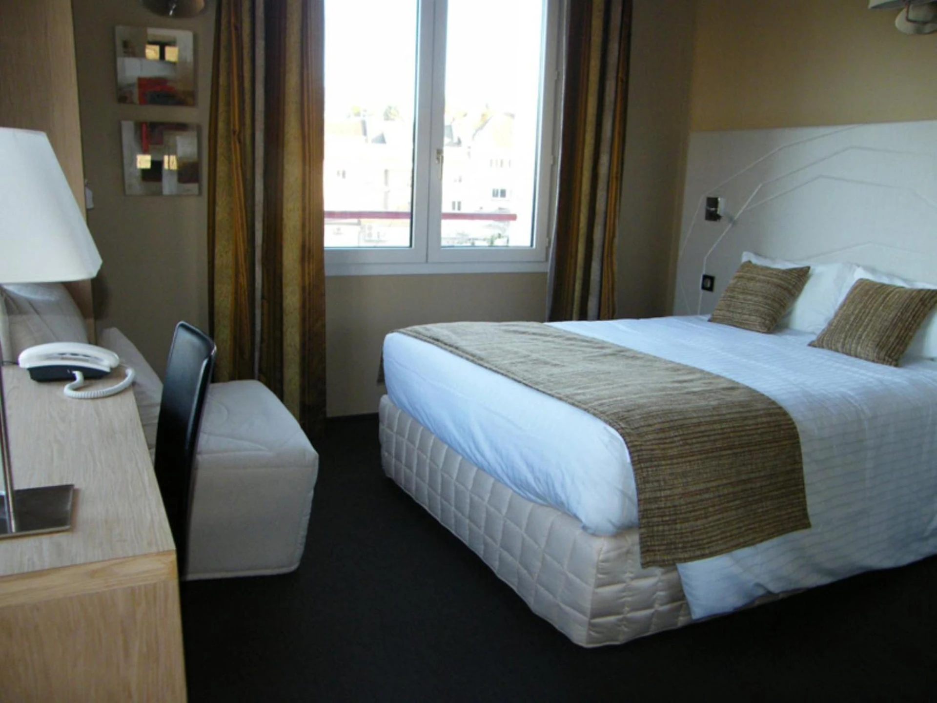 Chambre disponible pour un séminaire d'entreprise à Hôtel Saint-Pierre - Vire