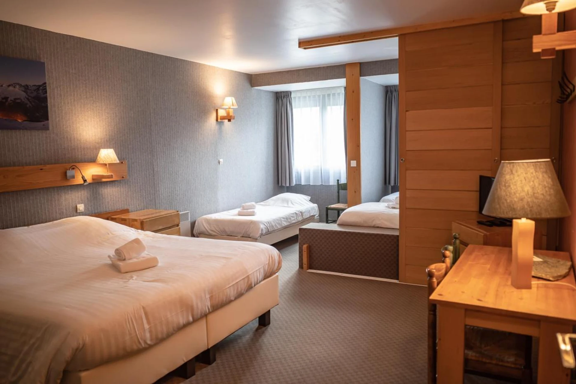 Chambre disponible pour un séminaire d'entreprise à Hôtel Restaurant Saint Roch - Puy-Saint-Vincent