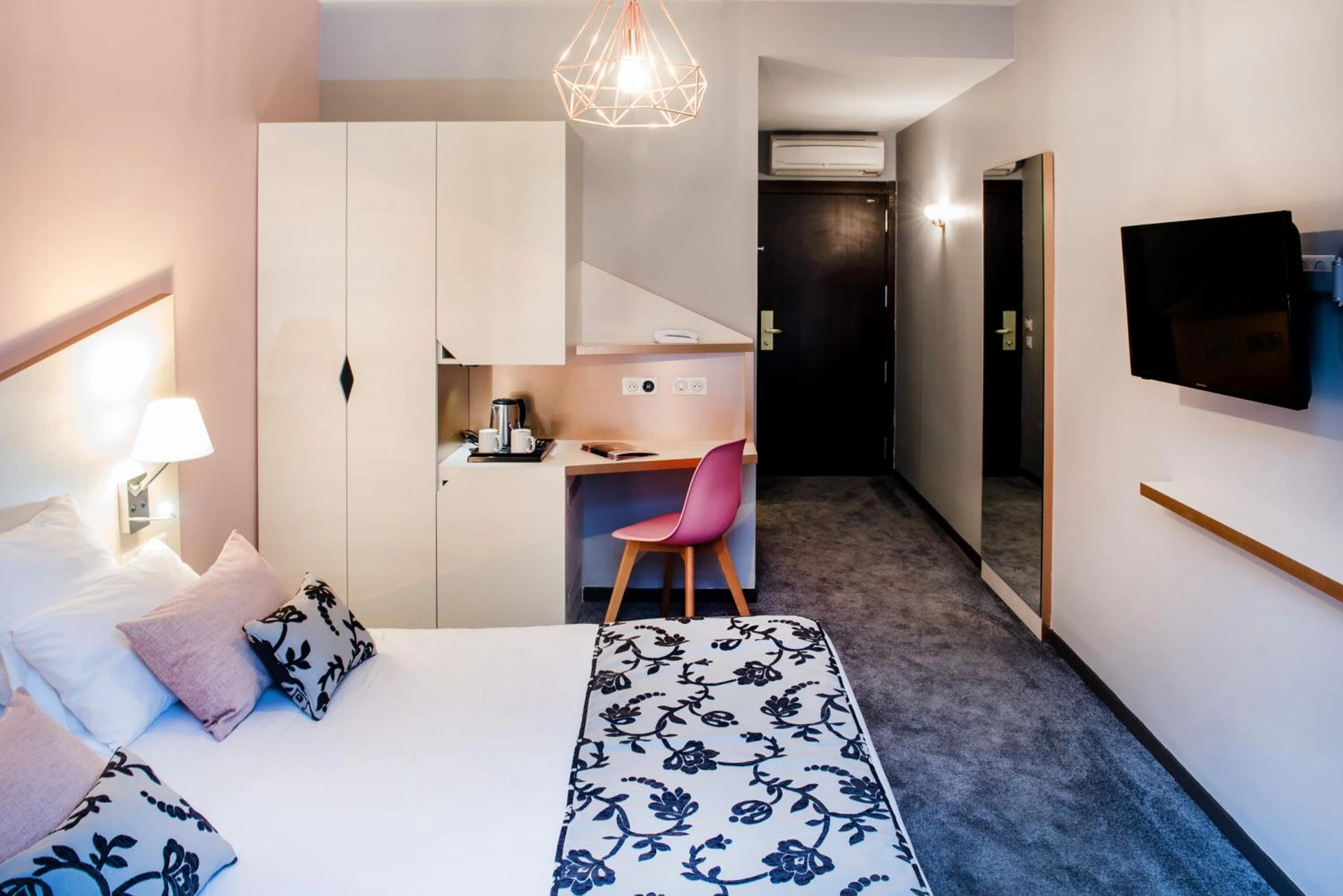 Chambre disponible pour un séminaire d'entreprise à Hôtel Sainte-Rose - Lourdes