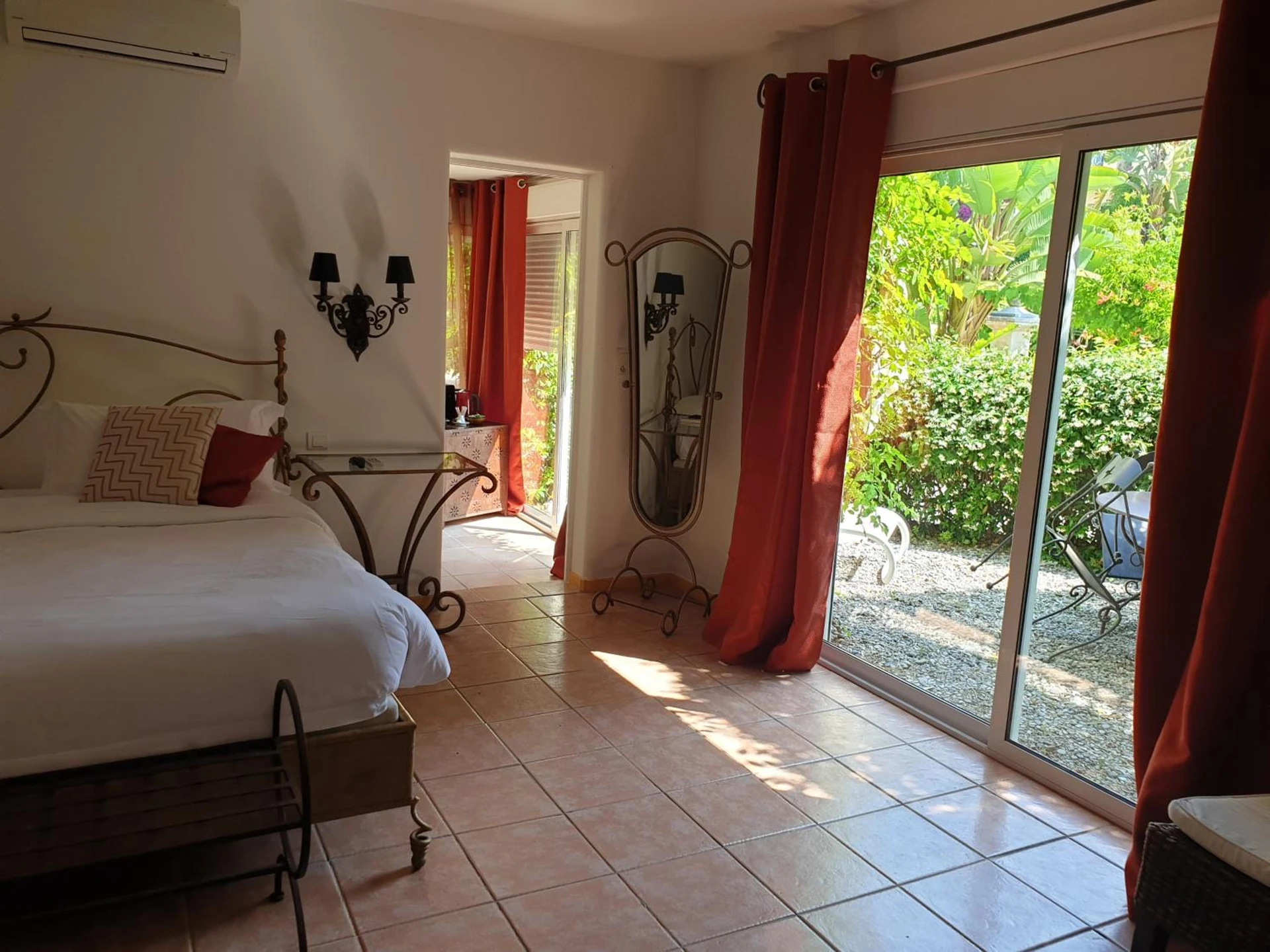 Chambre disponible pour un séminaire d'entreprise à Hôtel La Villa Sainte Valérie Adults Only - Juan-les-Pins
