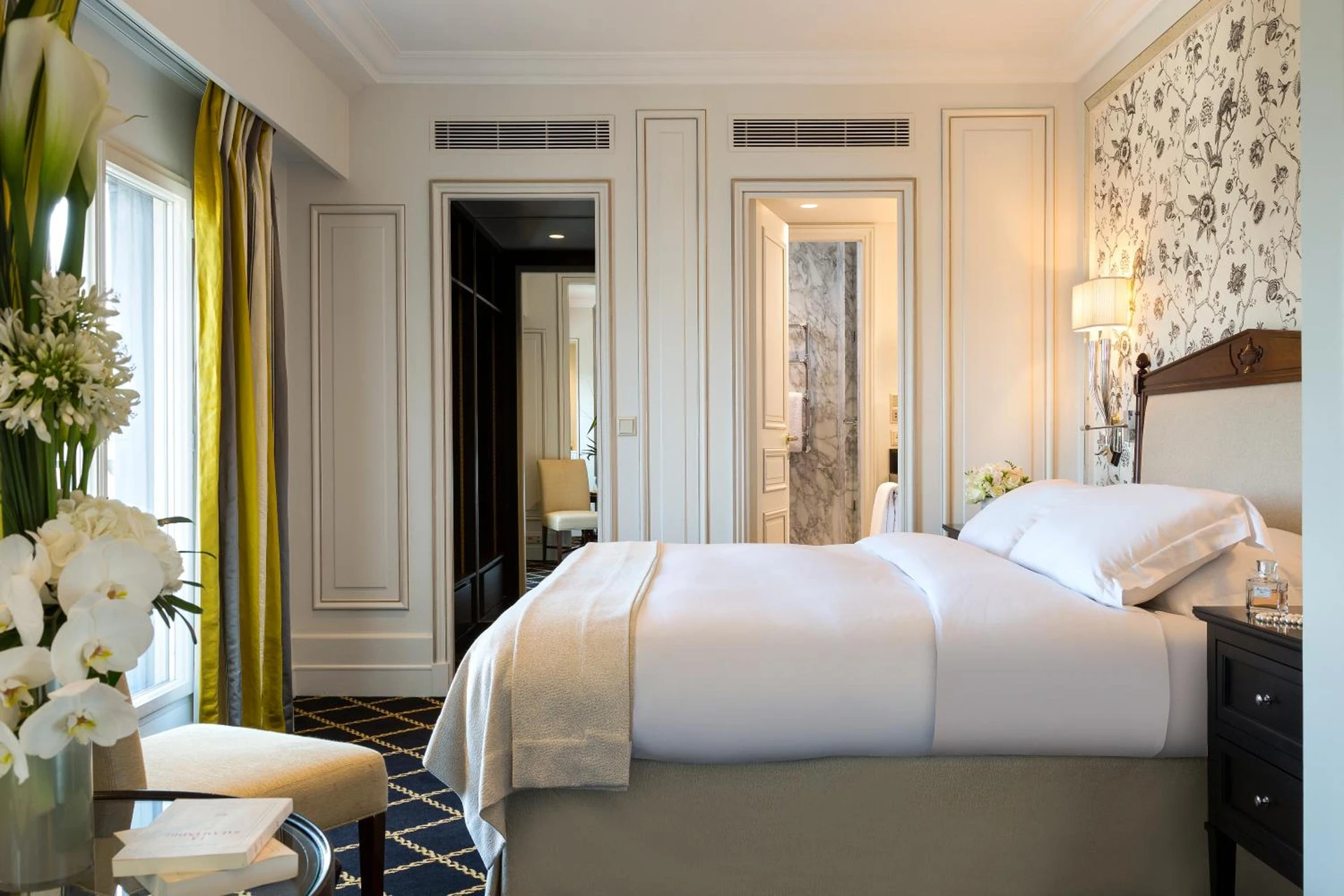 Magnifique chambre pour un séminaire d'entreprise à Hôtel San Régis - Paris