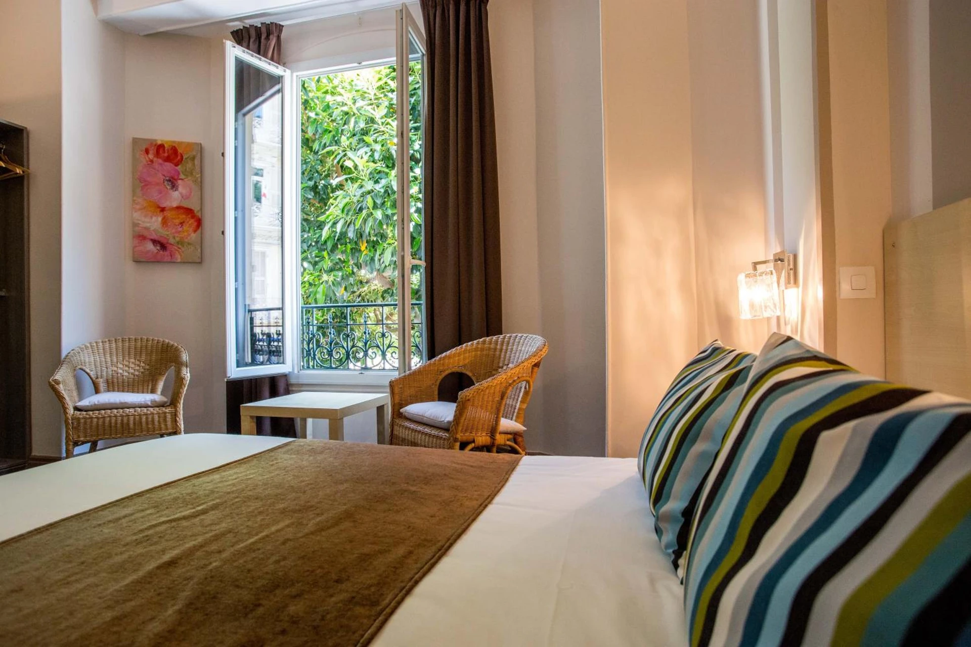 Magnifique chambre pour un séminaire d'entreprise à Hotel Select - Beaulieu-sur-Mer