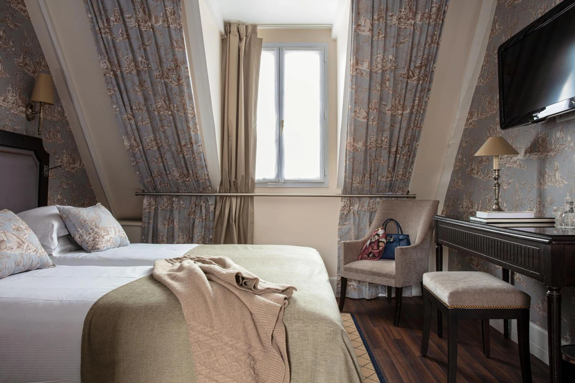 Chambre disponible pour un séminaire d'entreprise à Hôtel Serotel Lutèce - Paris