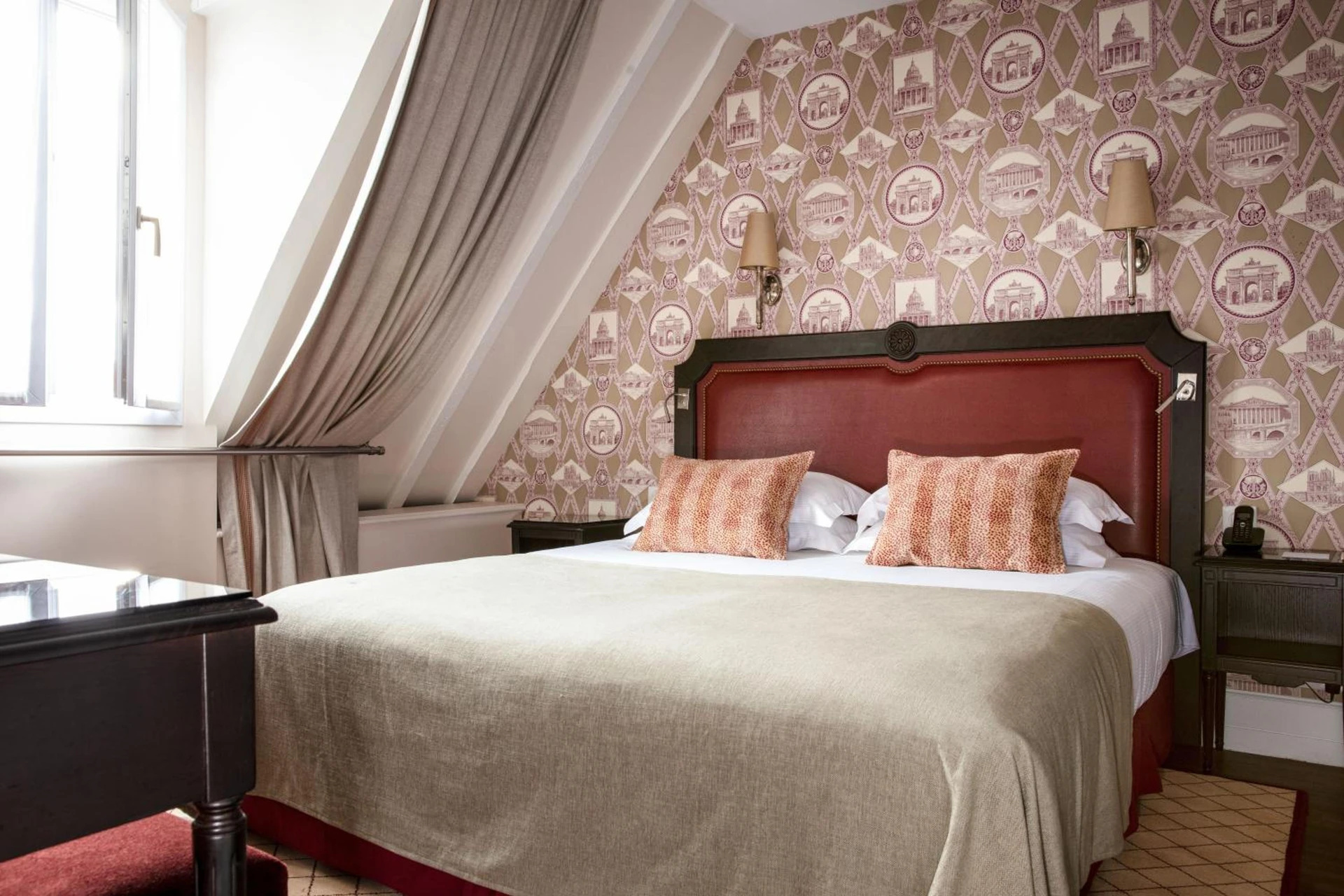 Chambre disponible pour un séminaire d'entreprise à Hôtel Serotel Lutèce - Paris