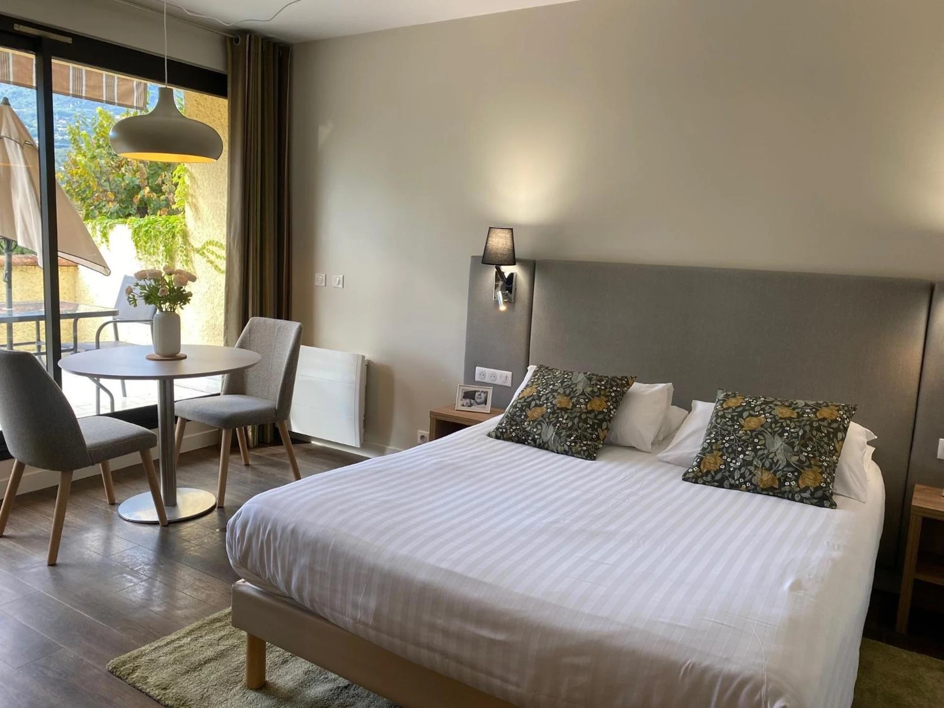 Magnifique chambre pour un séminaire d'entreprise à Servotel Castagniers - Castagniers