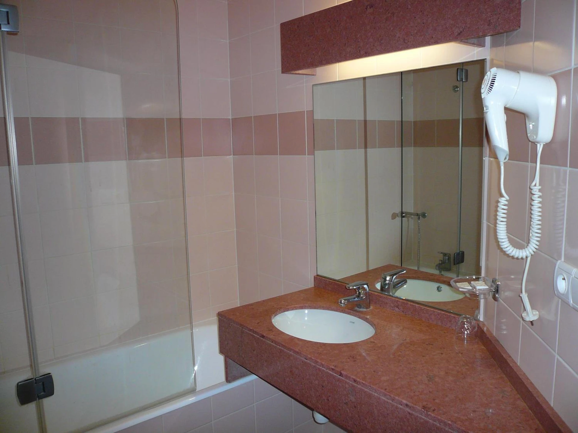 Chambre disponible pour un séminaire d'entreprise à Hôtel Siatel Besançon Chateaufarine - Besançon