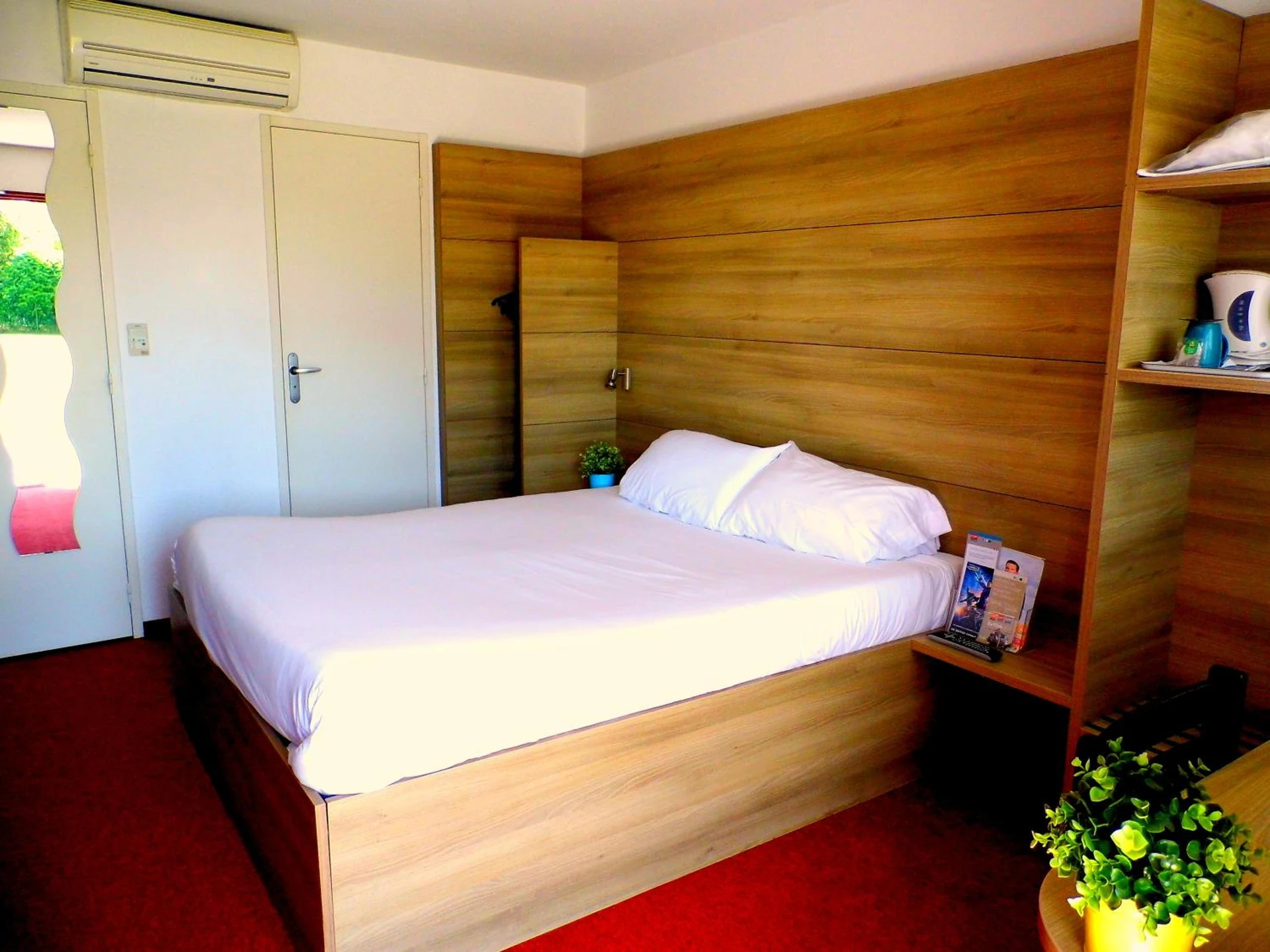 Chambre disponible pour un séminaire d'entreprise à So'Lodge Niort A83 - La Creche